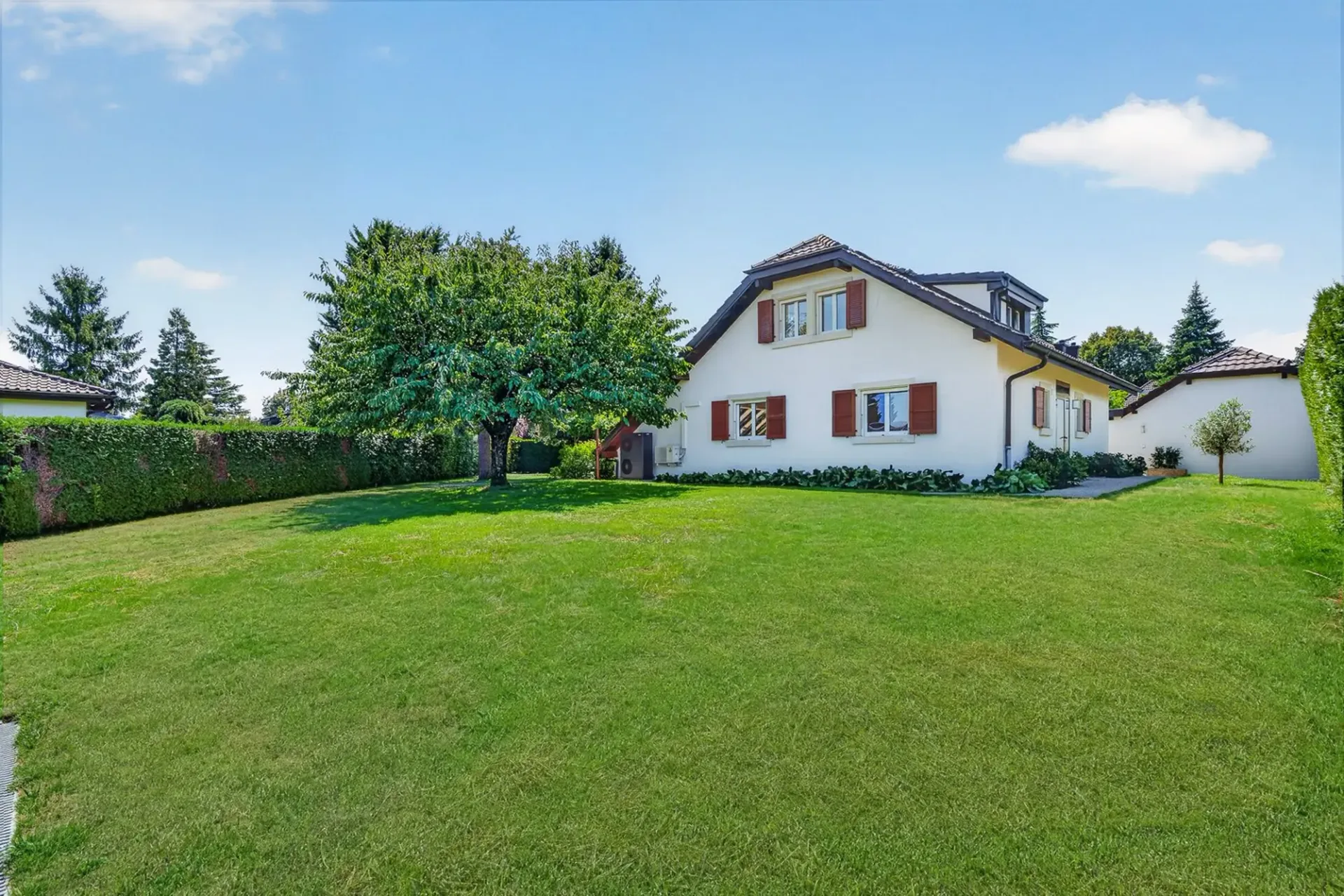 Einfamilienhaus mit 5.5 Zimmern in Coppet – Eleganz, Komfort und Natur