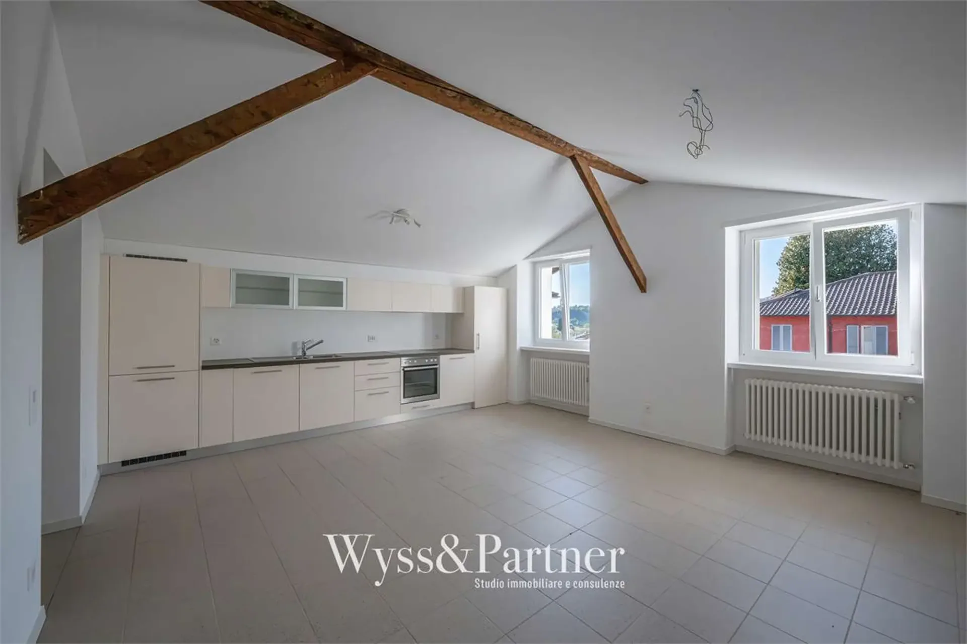 Geräumige 3,5-Zimmer-Mansarde in Balerna
