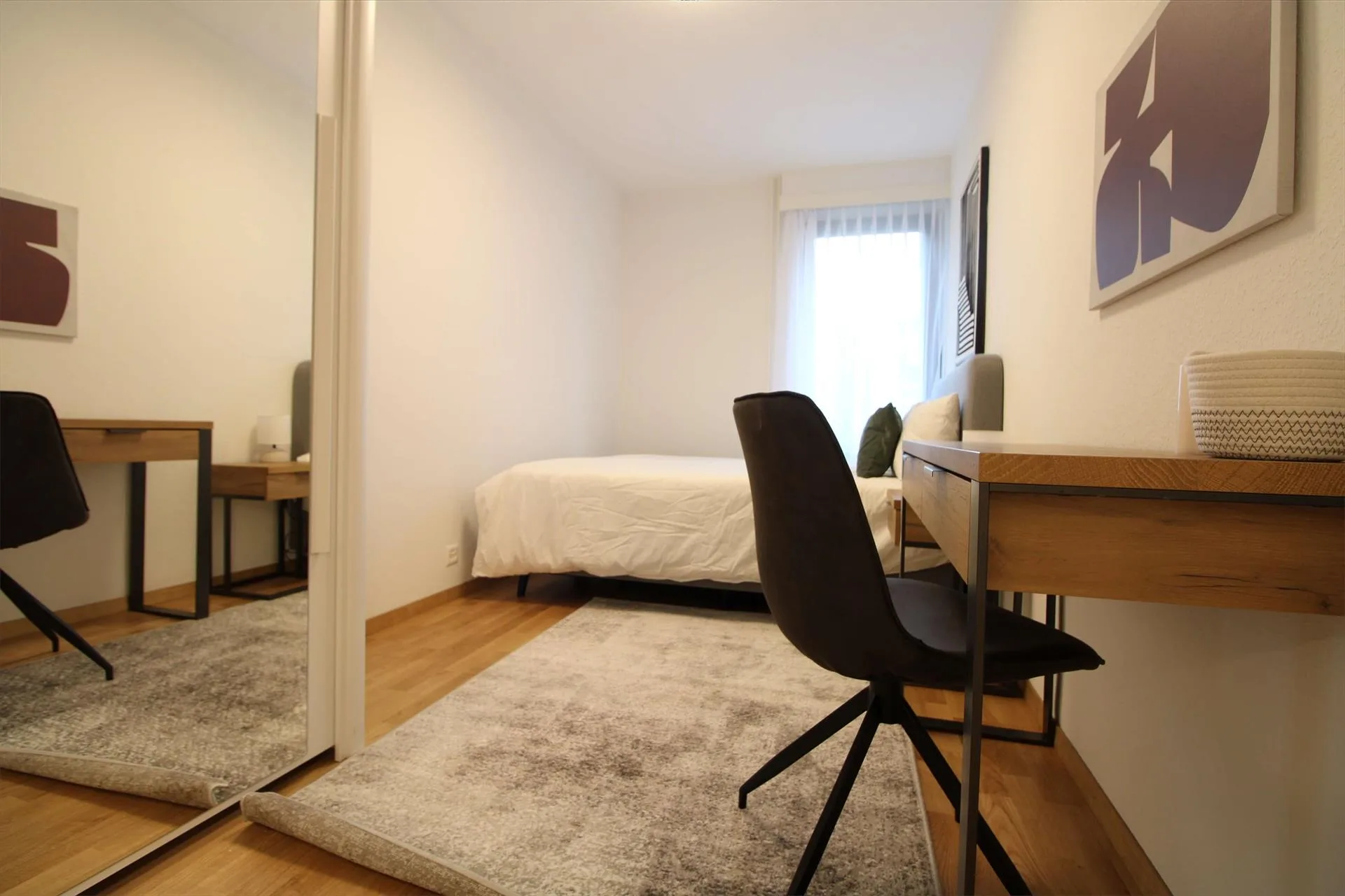 A well-connected western-Geneva base, minutes from the airport and the city