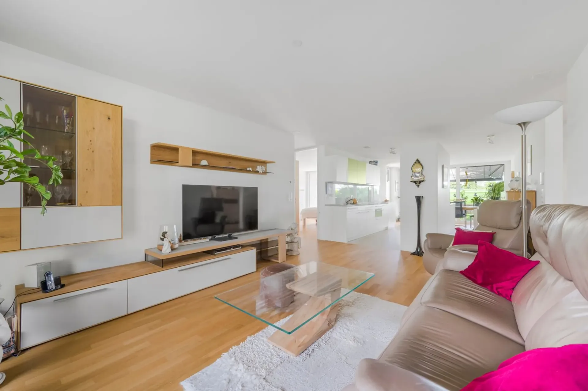 Moderne 4.5-Zimmer-Erdgeschosswohnung mit eigenem Rosengarten