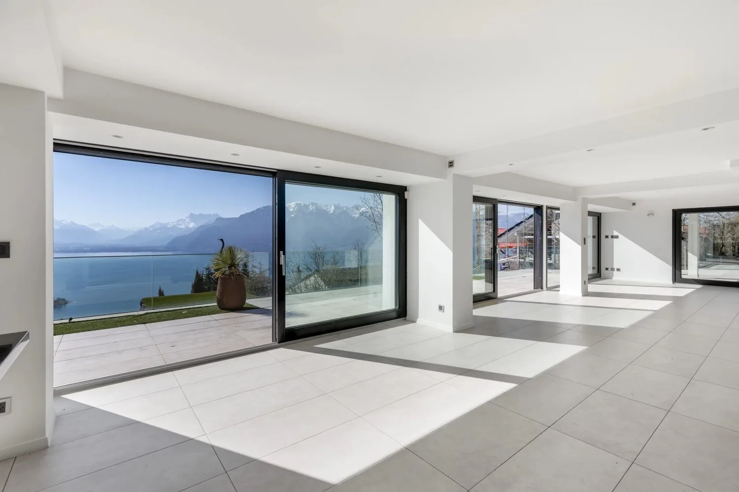 Eigenschaft mit Pool und Panoramablick