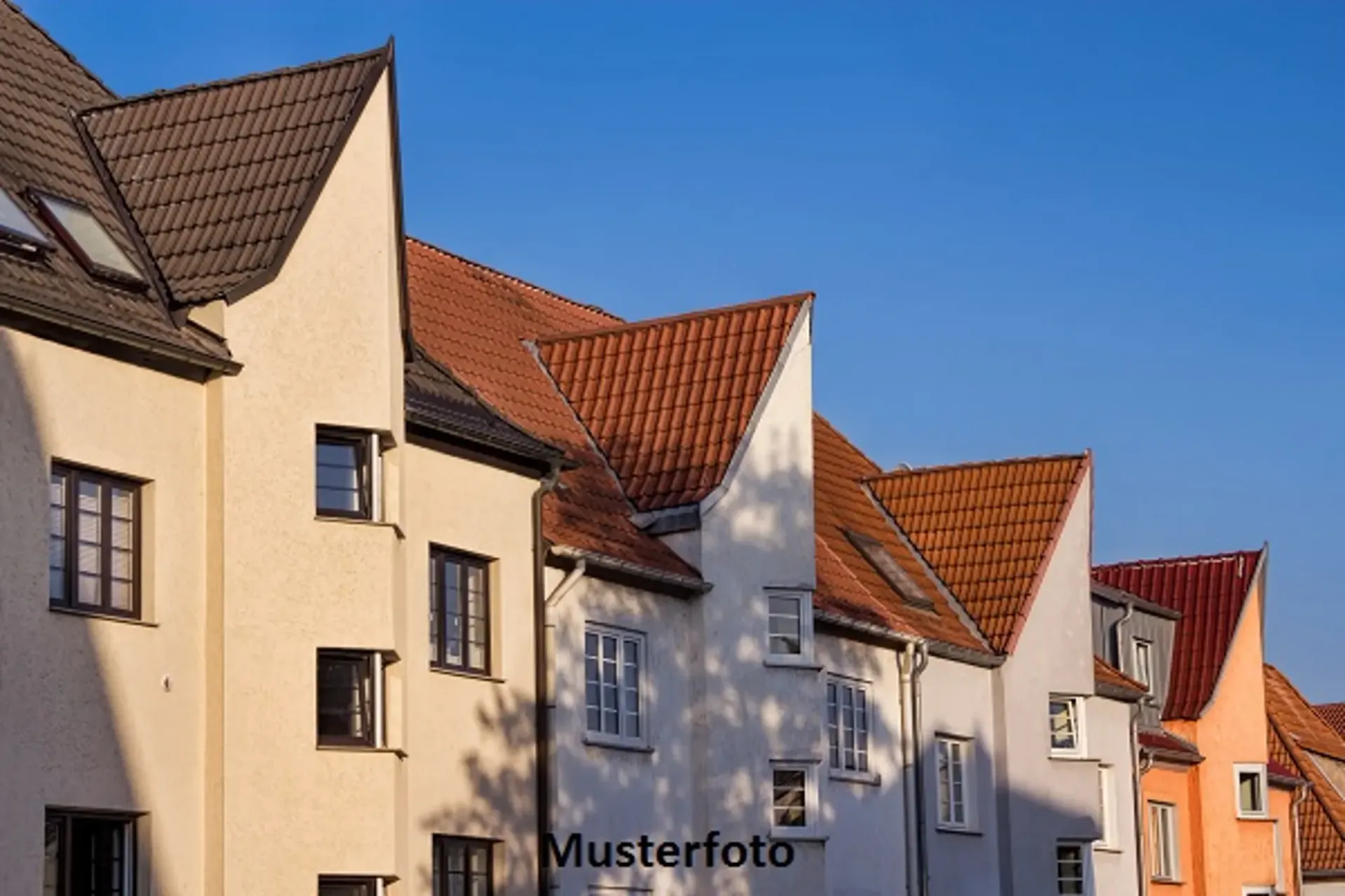 *Mehrfamilienhaus*