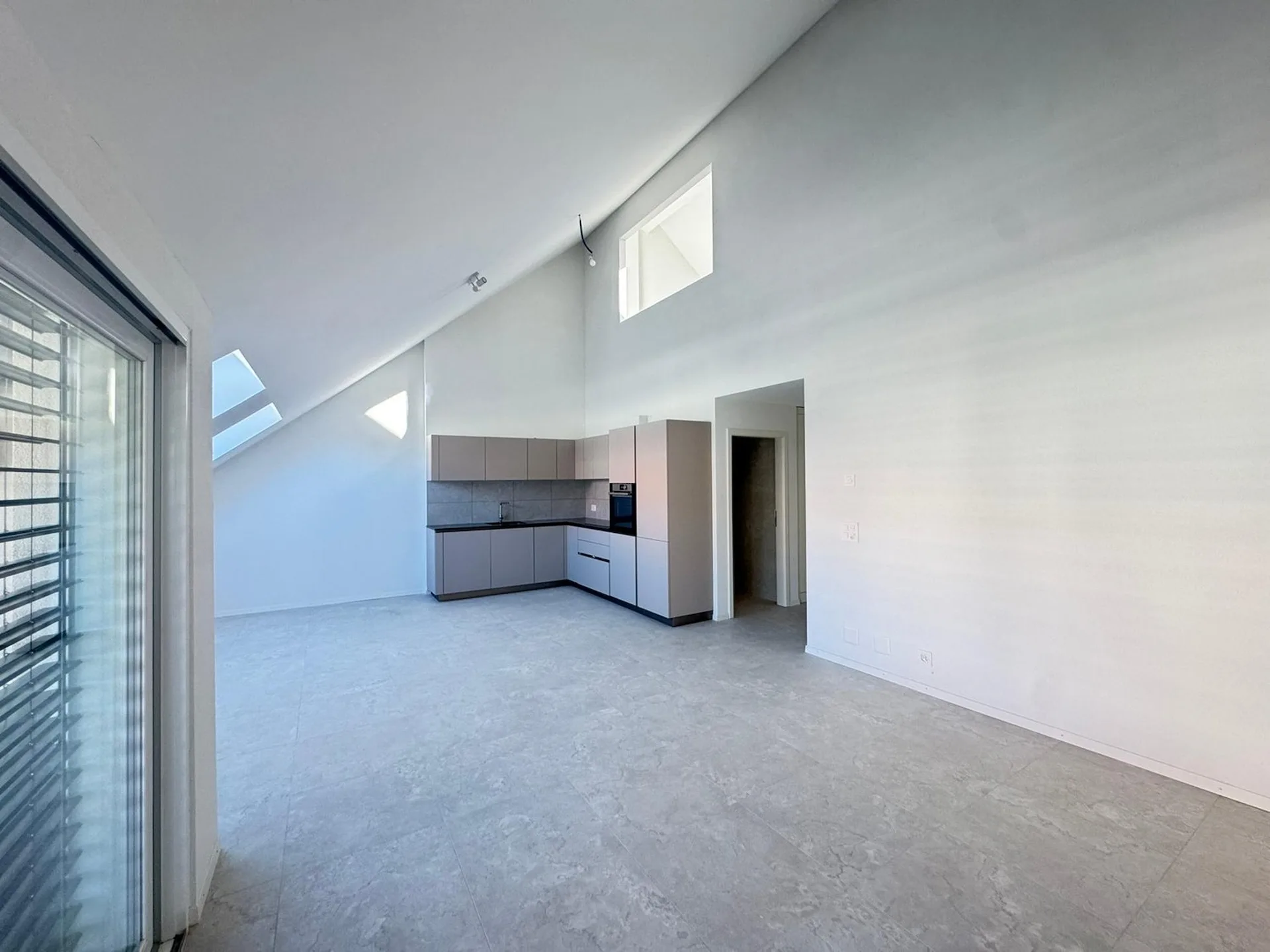 Zwei neue, wunderschöne 3-Zimmer-Duplex-Wohnungen mit Balkon