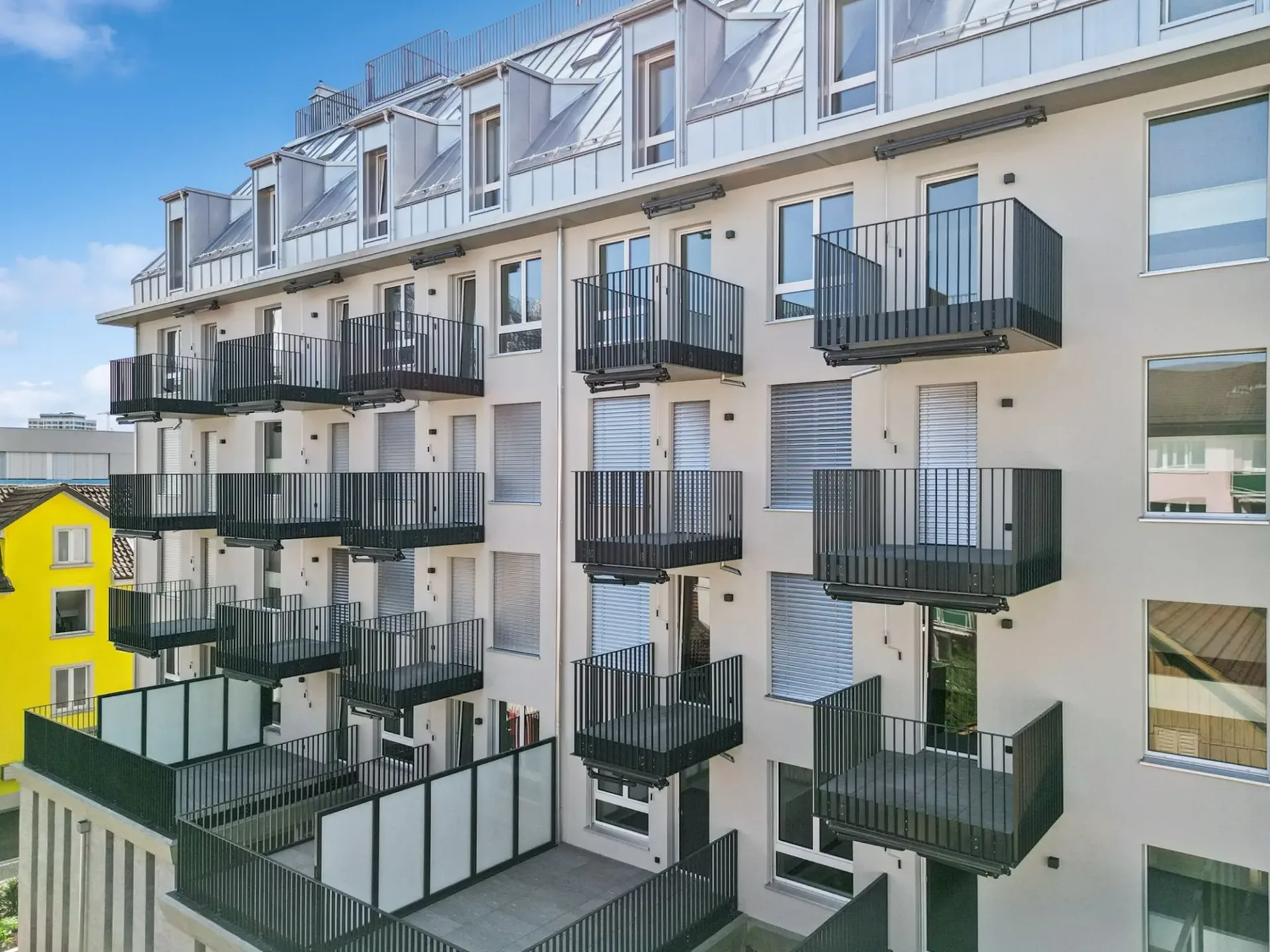 ERSTVERMIETUNG: Moderne Split-Level-Wohnung mit Charme in Zürich-Oerlikon