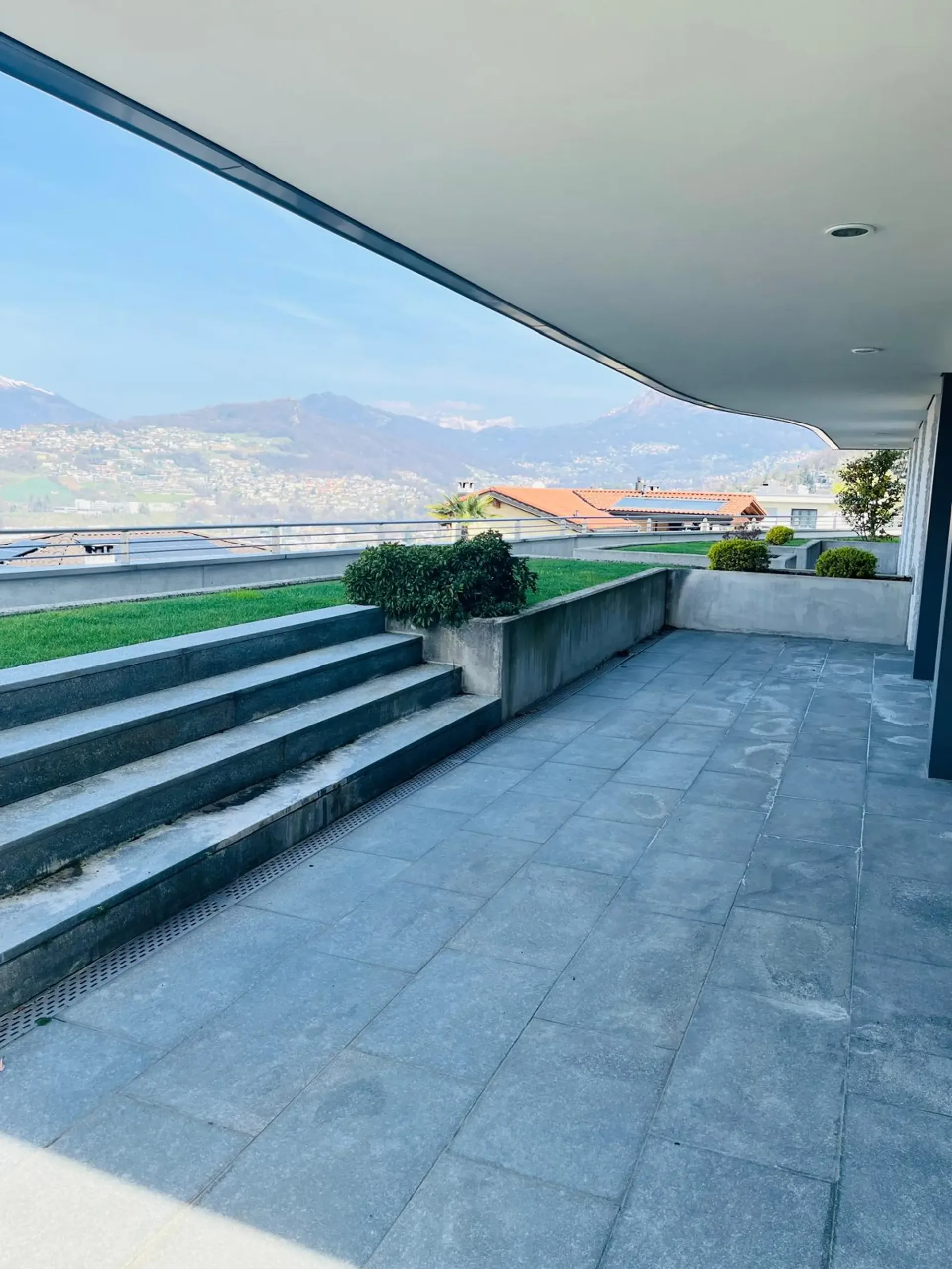 Appartement de 3,5 pièces avec jardin et vue sur le lac