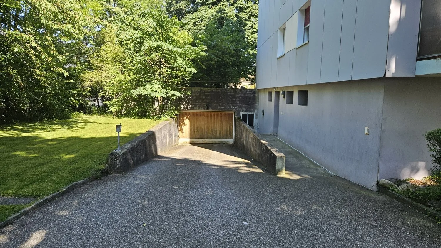 Affordable parking space in 3008 Bern!