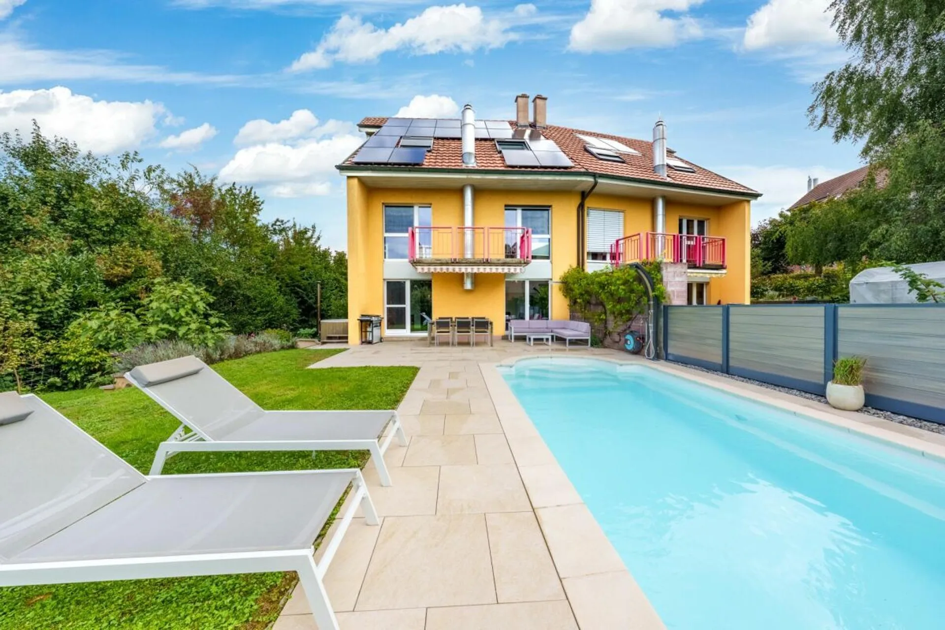 Prächtige Architekten-Villa mit 7,5 Zimmern, beheiztem Pool und Whirlpool in Corcelles-près-Payerne
