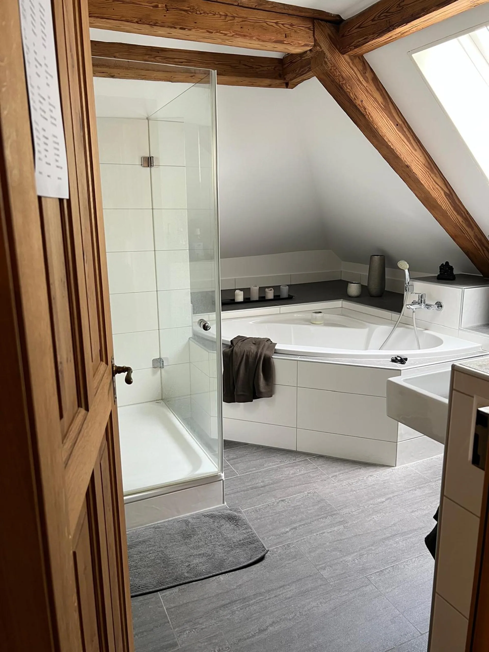 charmante 2.5-Zimmer-Dachwohnung