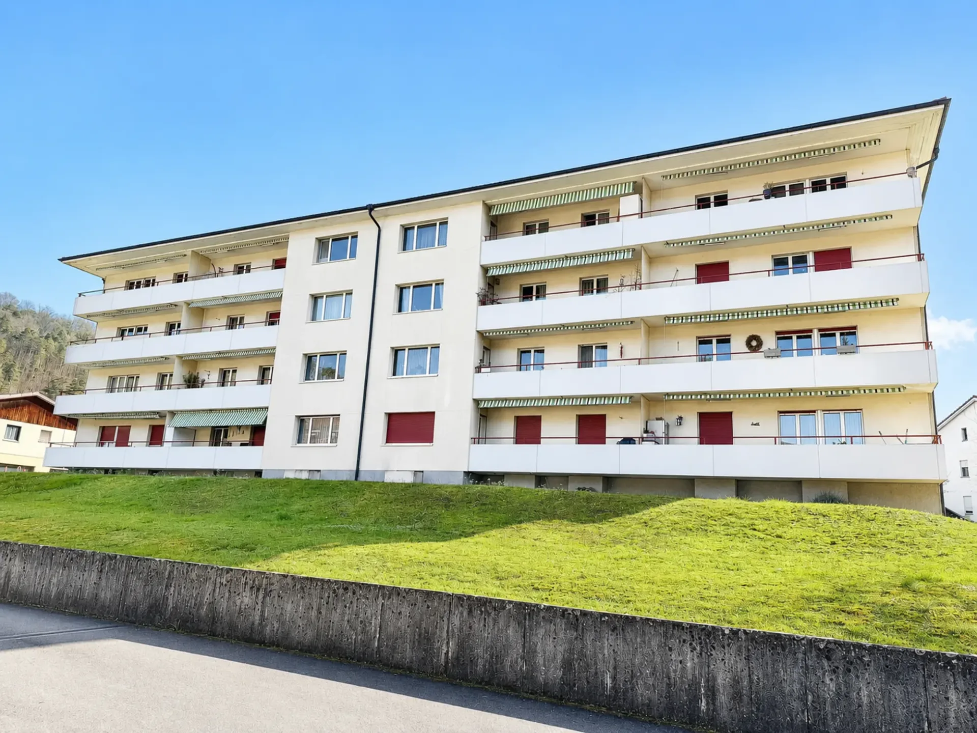 Helle und gepflegte 4-Zimmer-Wohnung mit Balkon in ruhiger Lage