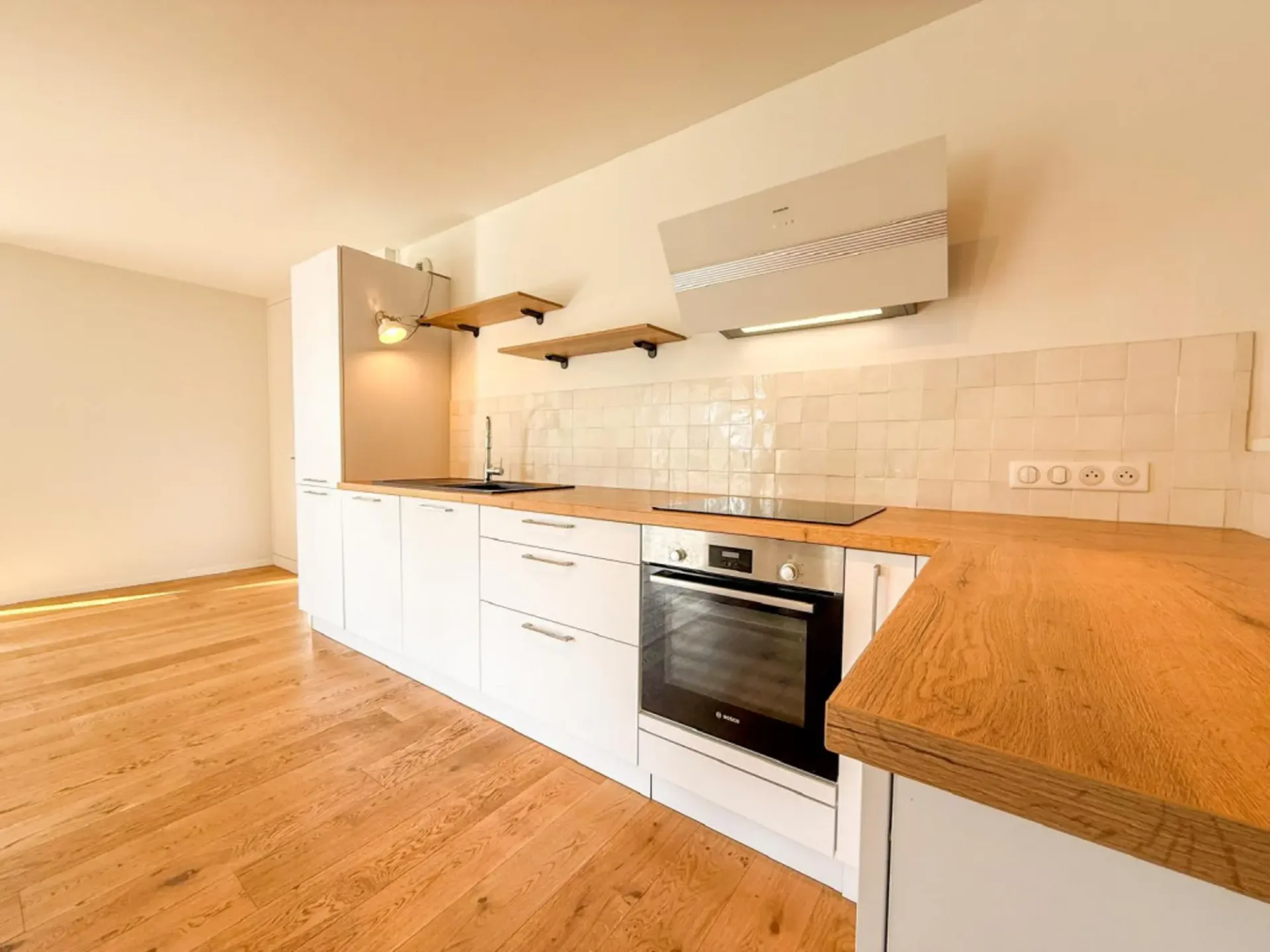 En France, Village-Neuf : Appartement 4 Pièces de Standing
