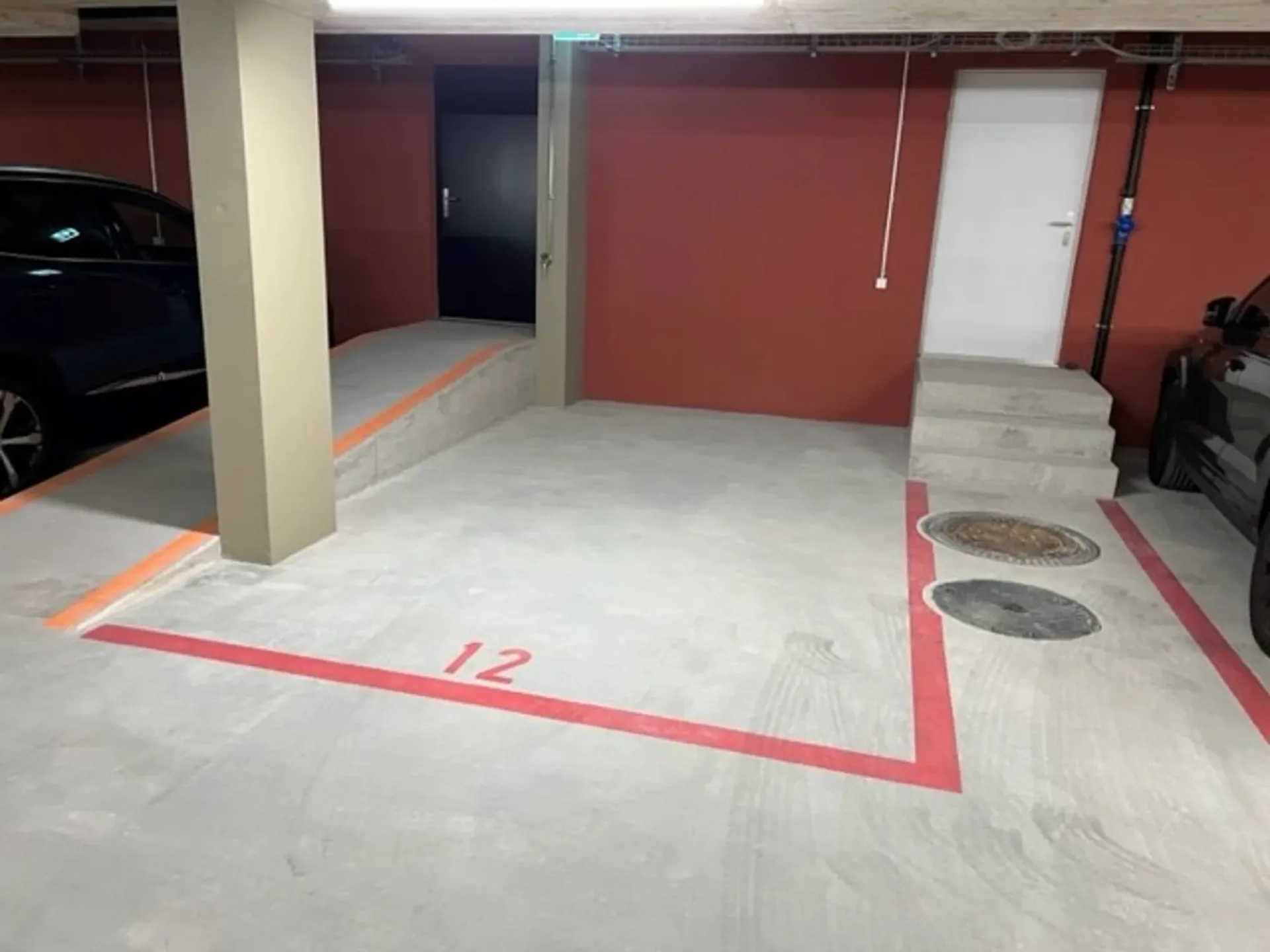Parkplatz oder Doppelparkplatz, wenn gewünscht auch mit einem kleinen abschliessbaren Keller