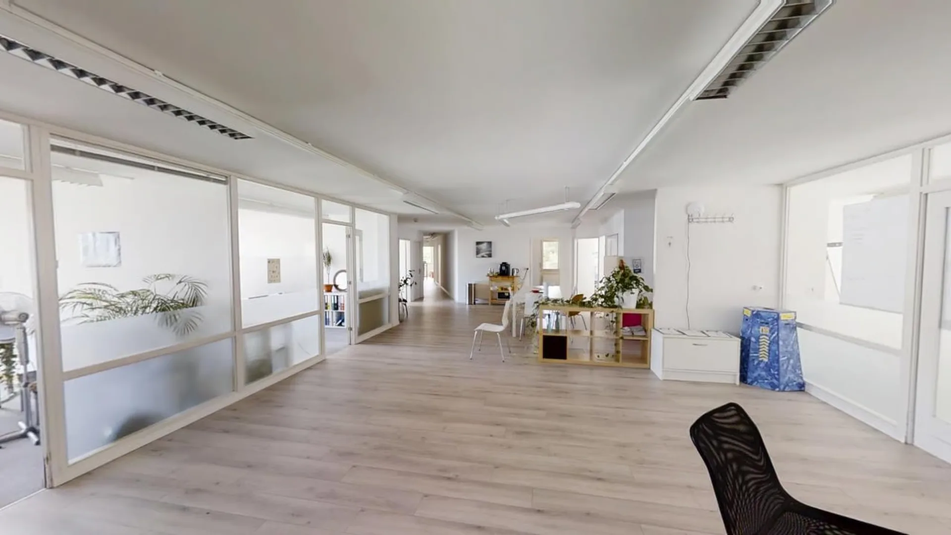 Geräumige Büros mit 12 Räumen, Balkon und Panoramablick in Vevey mit 4 Parkplätzen