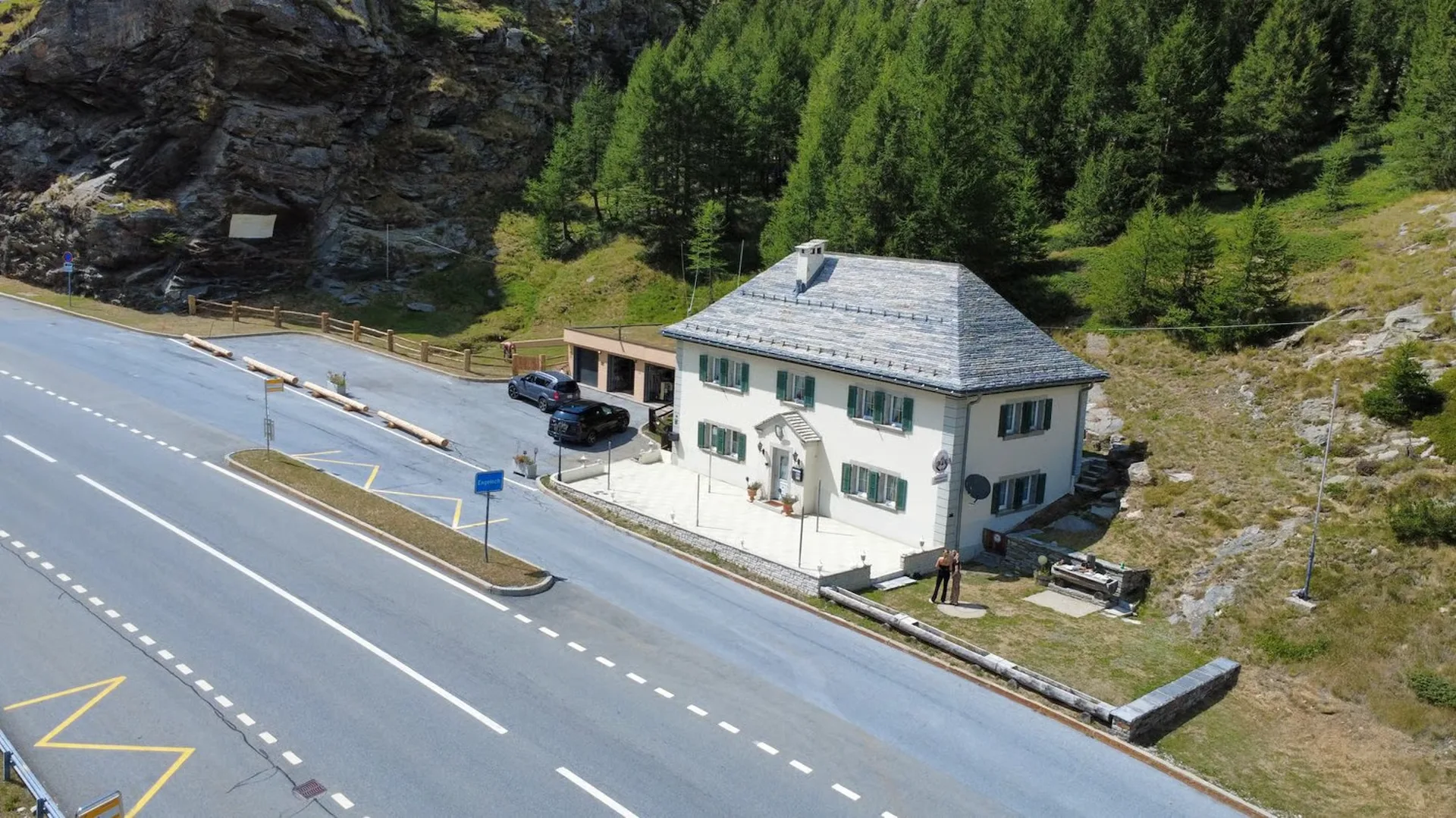 Café-Ristorante & Appartamento Engeloch (Simplon) – con garage e posto auto