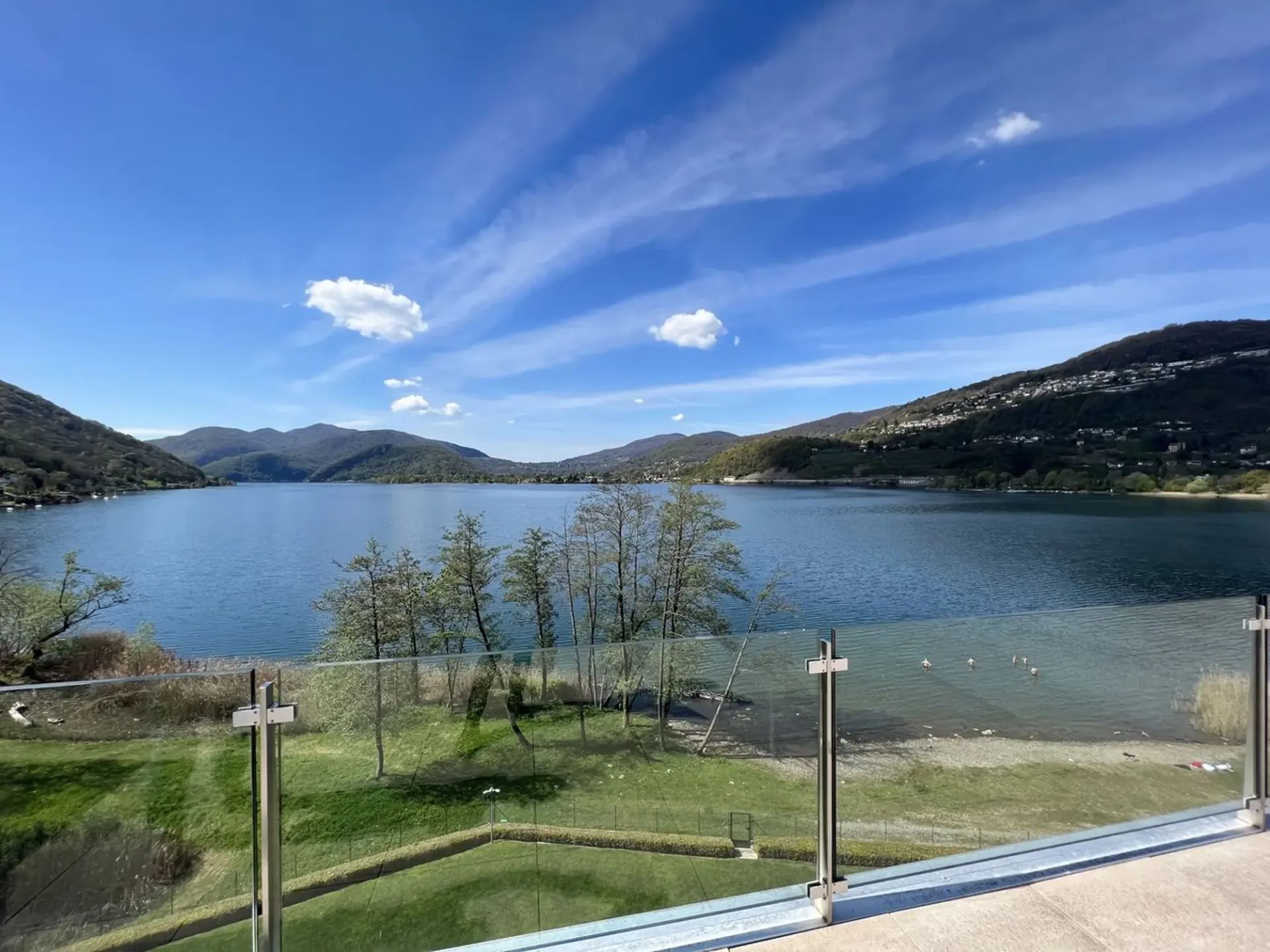 LUGANO-MUZZANO, FRONTE LAGO ATTICO 5.5 LOCALI CON GRANDE TERRAZZA SUL