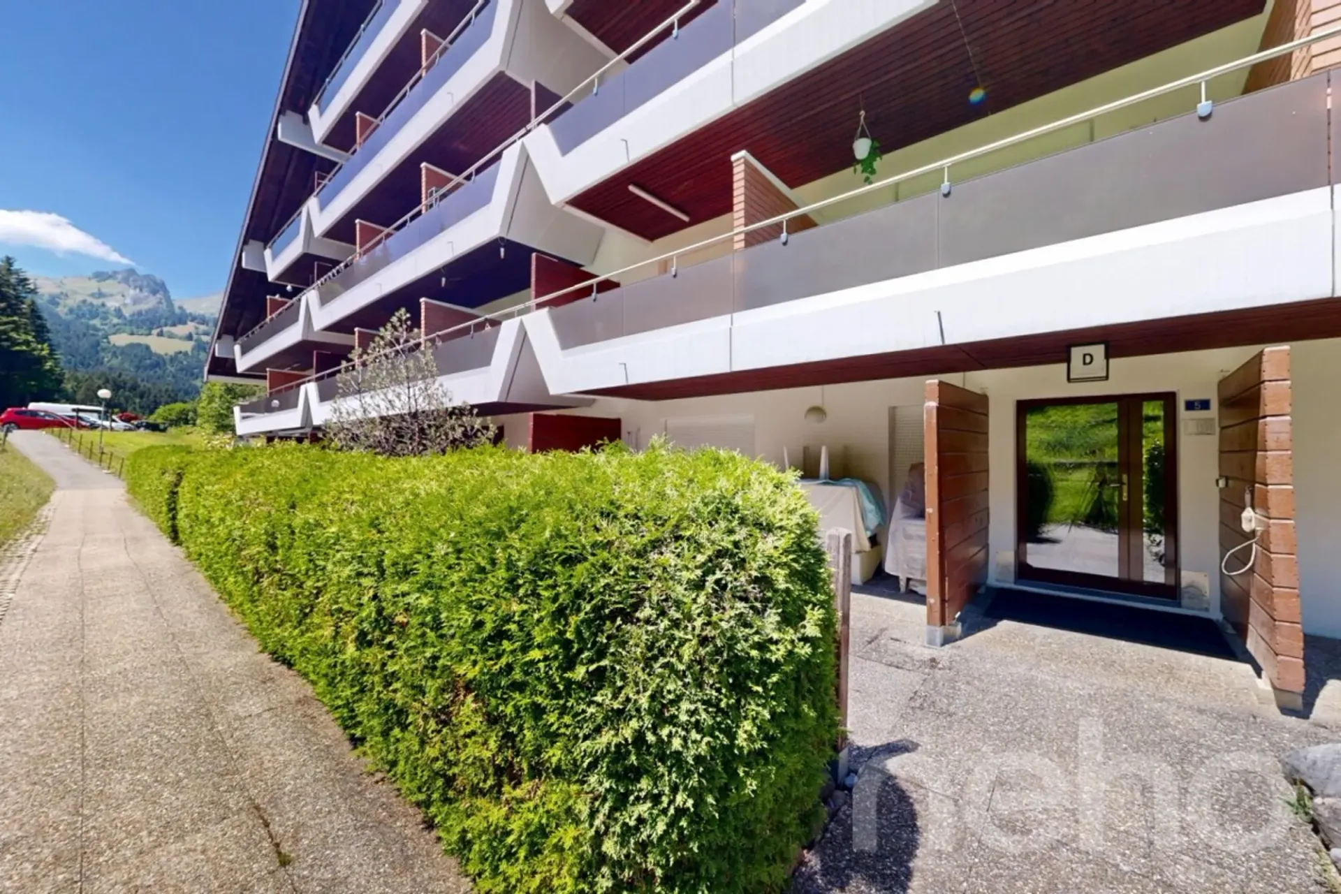 Charmant appartement de 2.5 pièces avec balcon et 2 salles d'eau