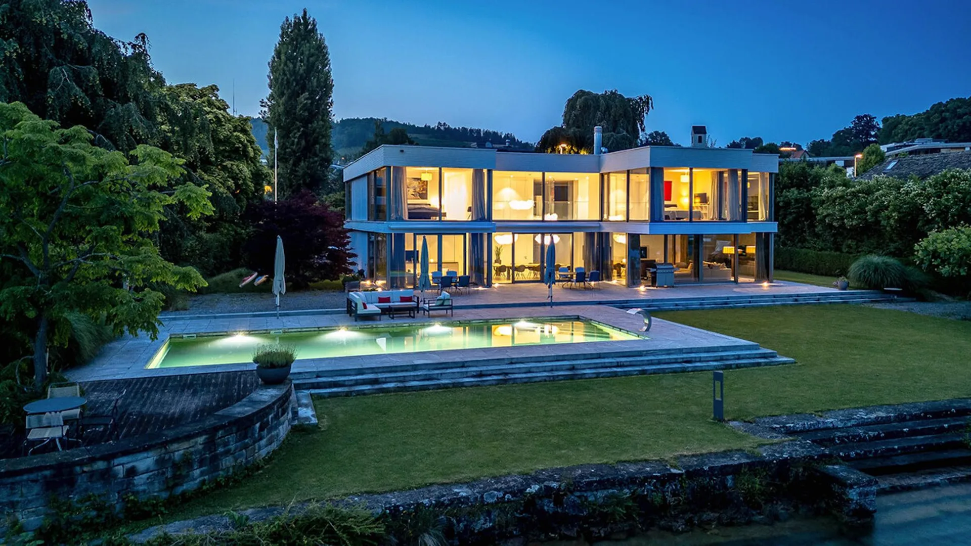 Luxus direkt am See in Stäfa  mit Aussenpool und privatem Badesteg