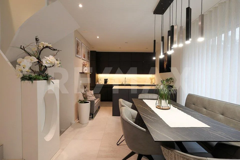 Moderne 5.5-Zimmer-Doppelhaushälfte