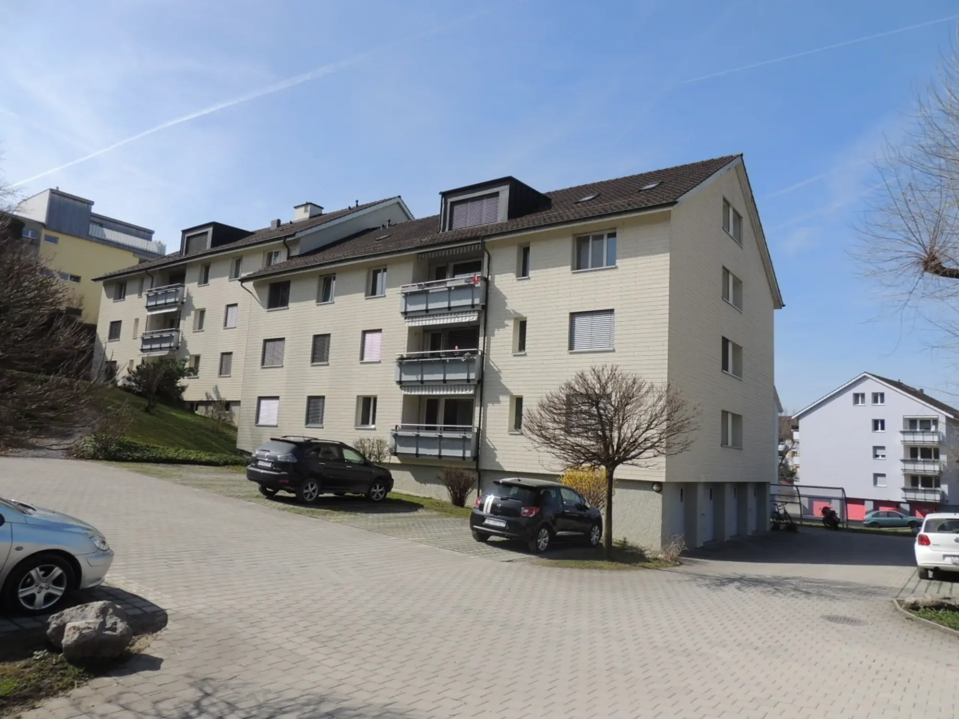Aussen-Parkplatz zu vermieten