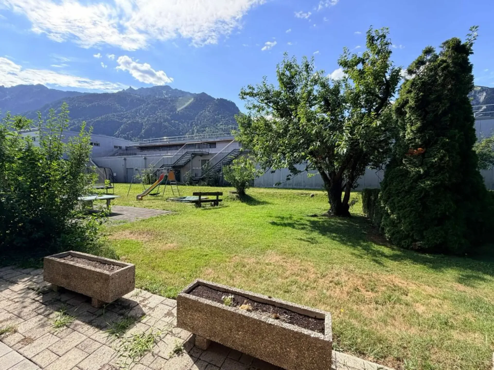Solide 3,5-Zimmer-Wohnung mit schönem Balkon und Tiefgaragenstellplatz in Matten bei Interlaken