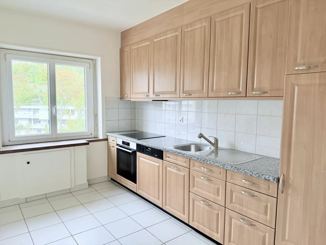 HELLE WOHNUNG MIT 3.0 ZIMMERN, BALKON UND FREIER SICHT!