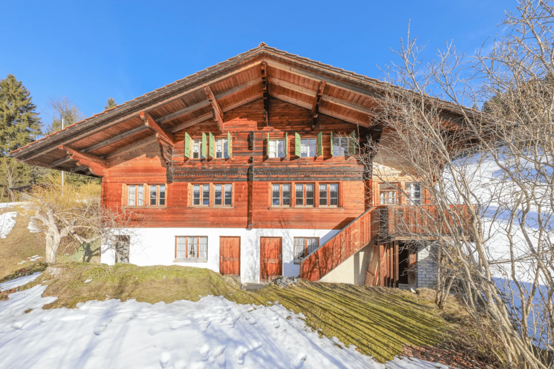Gemütliches Chalet an sonniger Lage mit Garage und schöner Aussicht