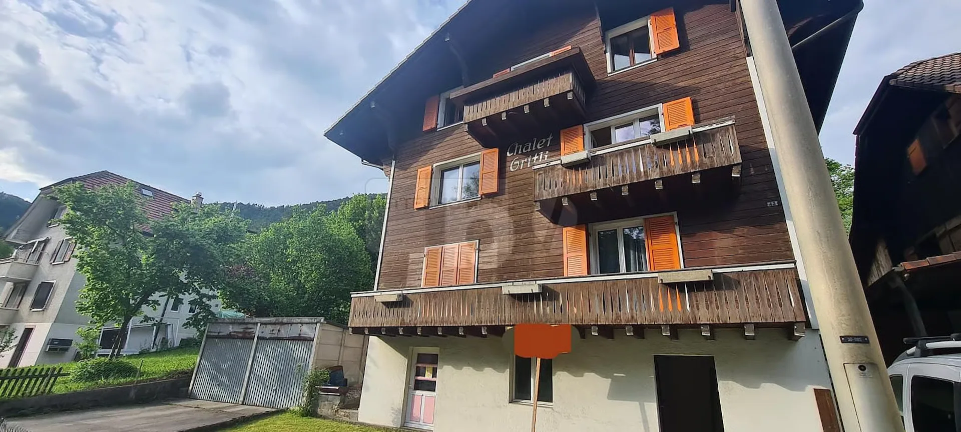 GERÄUMIG, HELL UND MIT EINEM GROSSEN BALCON