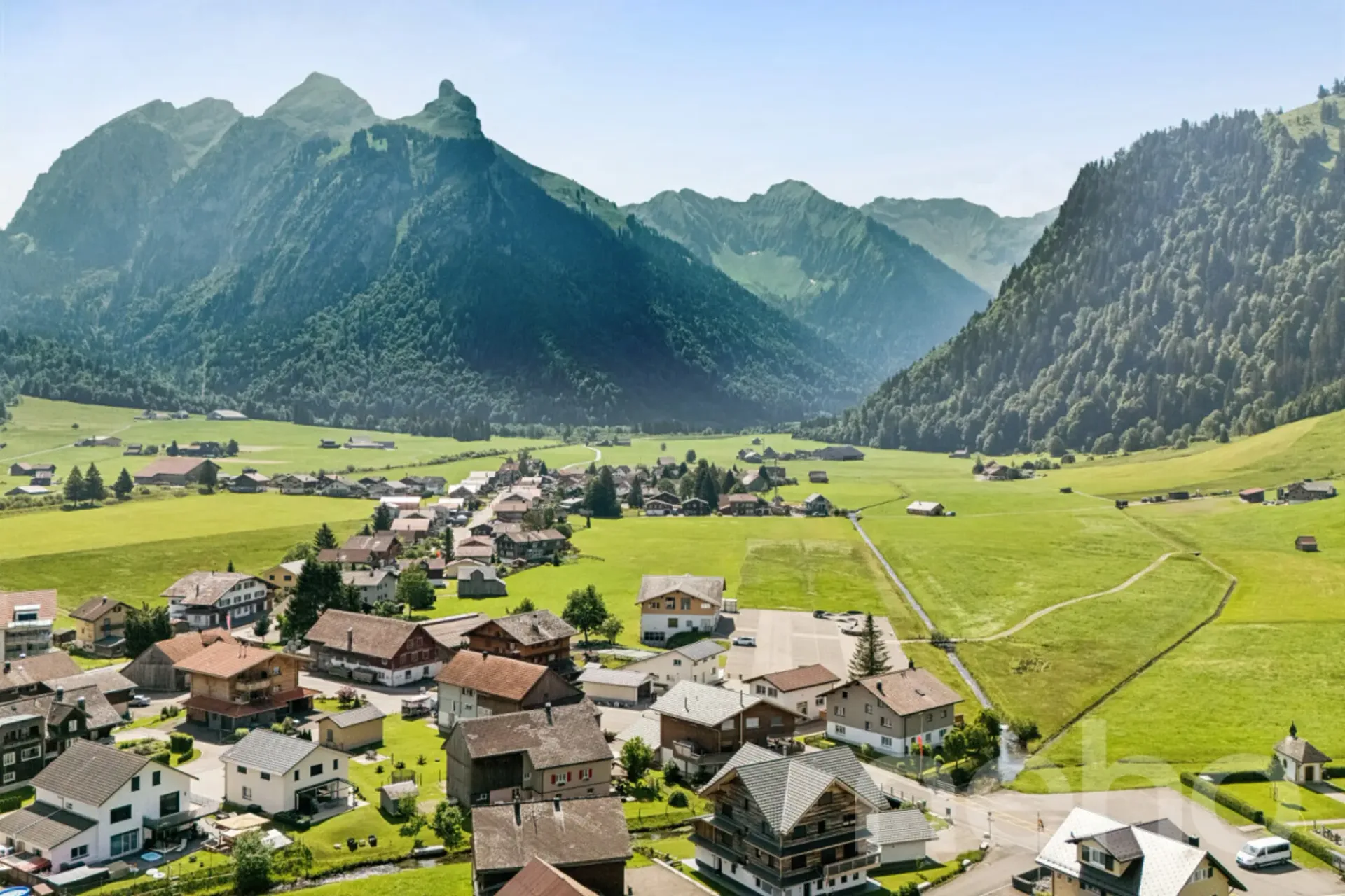 Einfamilienhaus mit über 260 m² Nutzfläche und grosser Garage