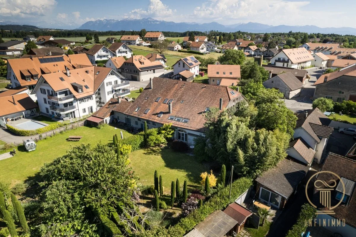 SULLENS, coup de coeur! Maison villageoise en bordure de zone agricole.