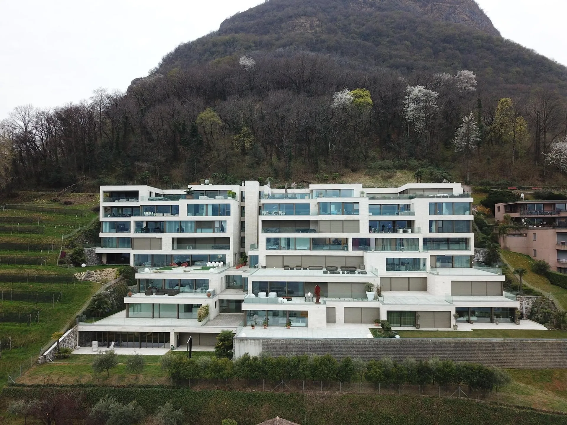 Meilleur penthouse avec vue sur le lac dans un bâtiment prestigieux