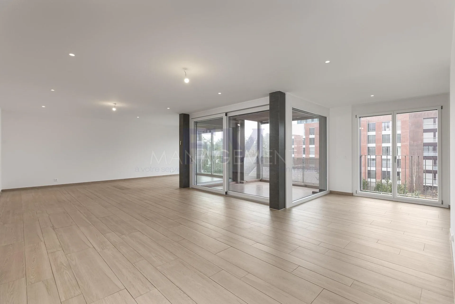 Ch. du Velours, 9-Zimmer-Wohnung im 3. Stock