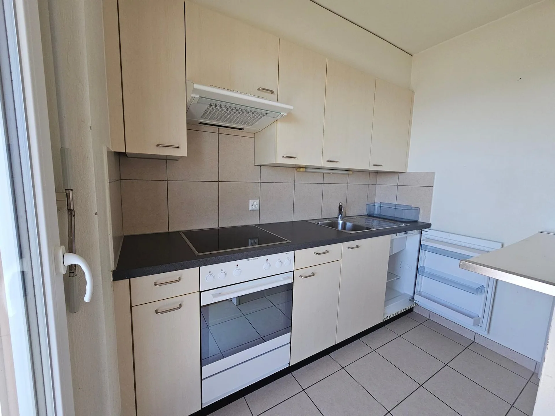 Studio moderno con balcone e vista impareggiabile a Neuchâtel