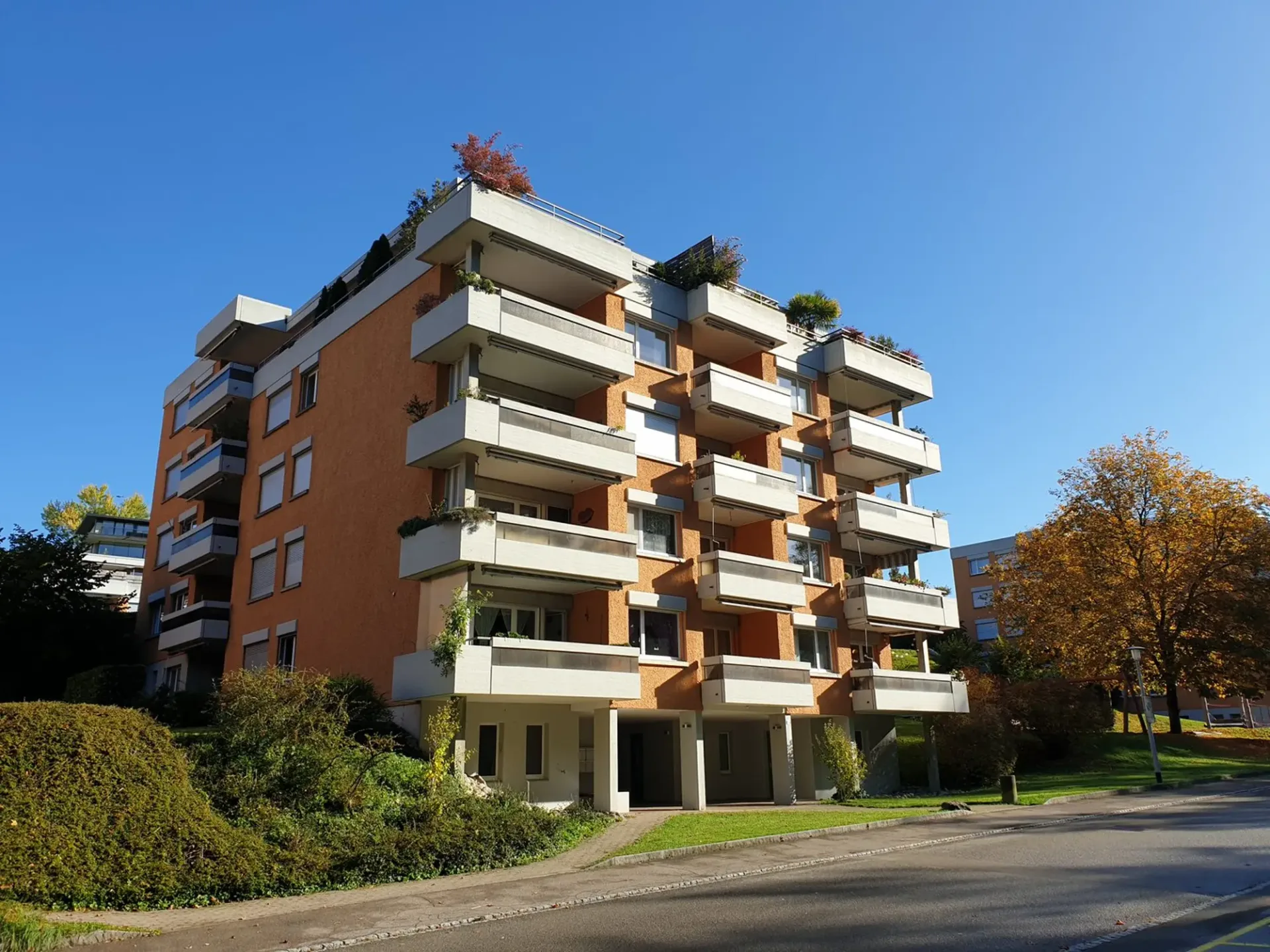 Appartement attique de 6 pièces attrayant avec cheminée et vue sur le verdure