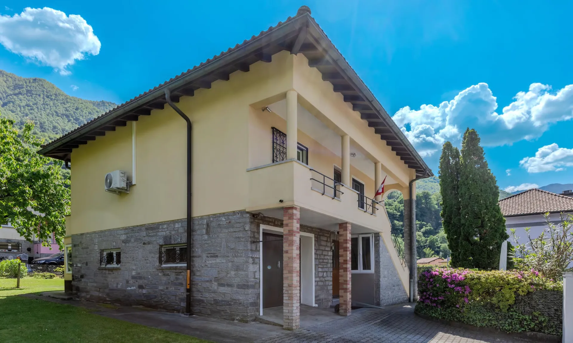 Villa 3,5 Zimmer mit großem Garten in Cadenazzo