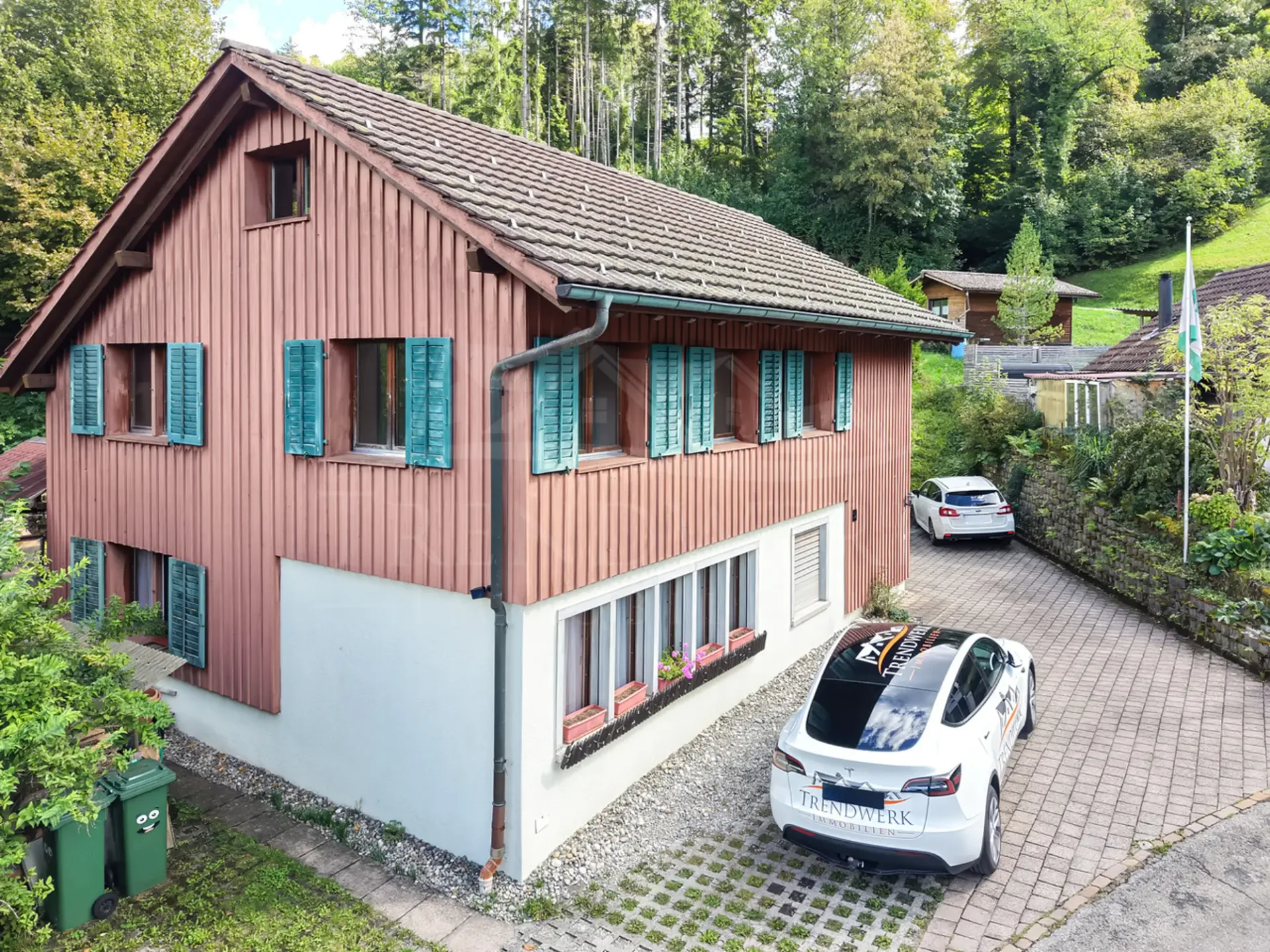 Naturnahes 8-Zimmer-Zweifamilienhaus im ruhigen Saland