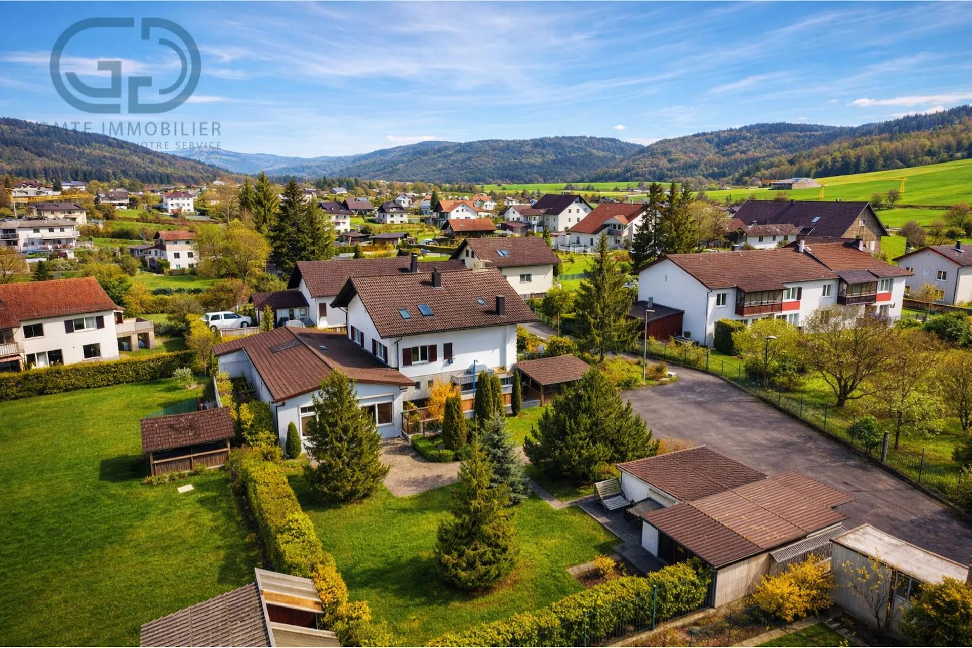 Einfamilienhaus mit großer Gewerbefläche