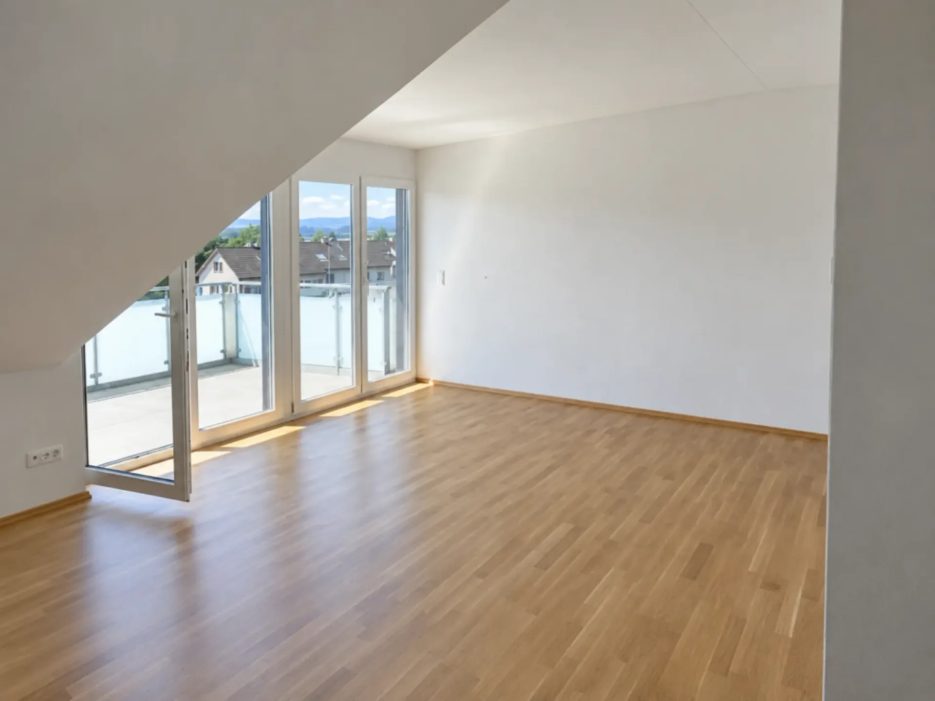 Bright 2.5-room attic apartment with large balcony