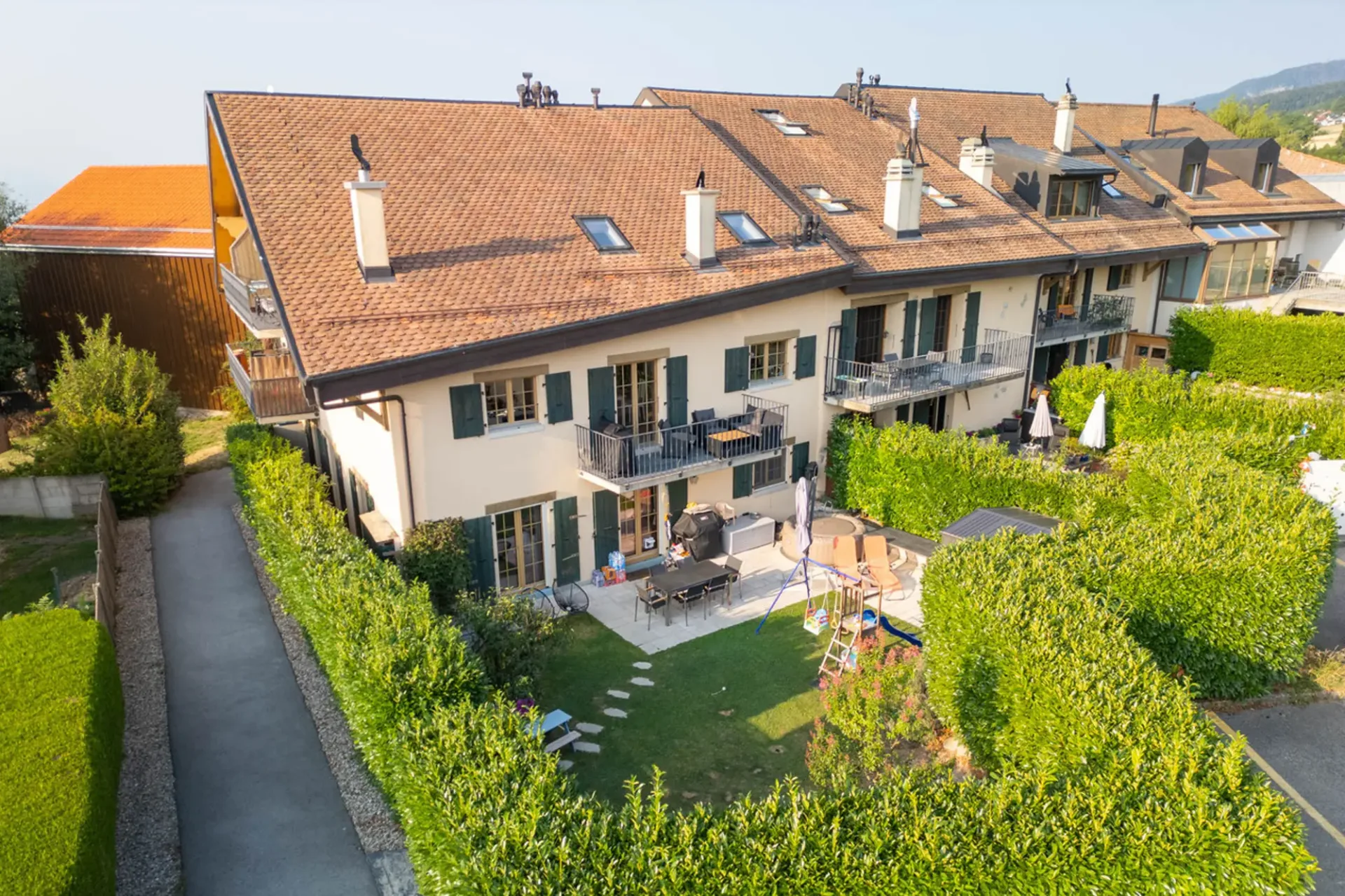 Moderne Wohnung mit großem Garten