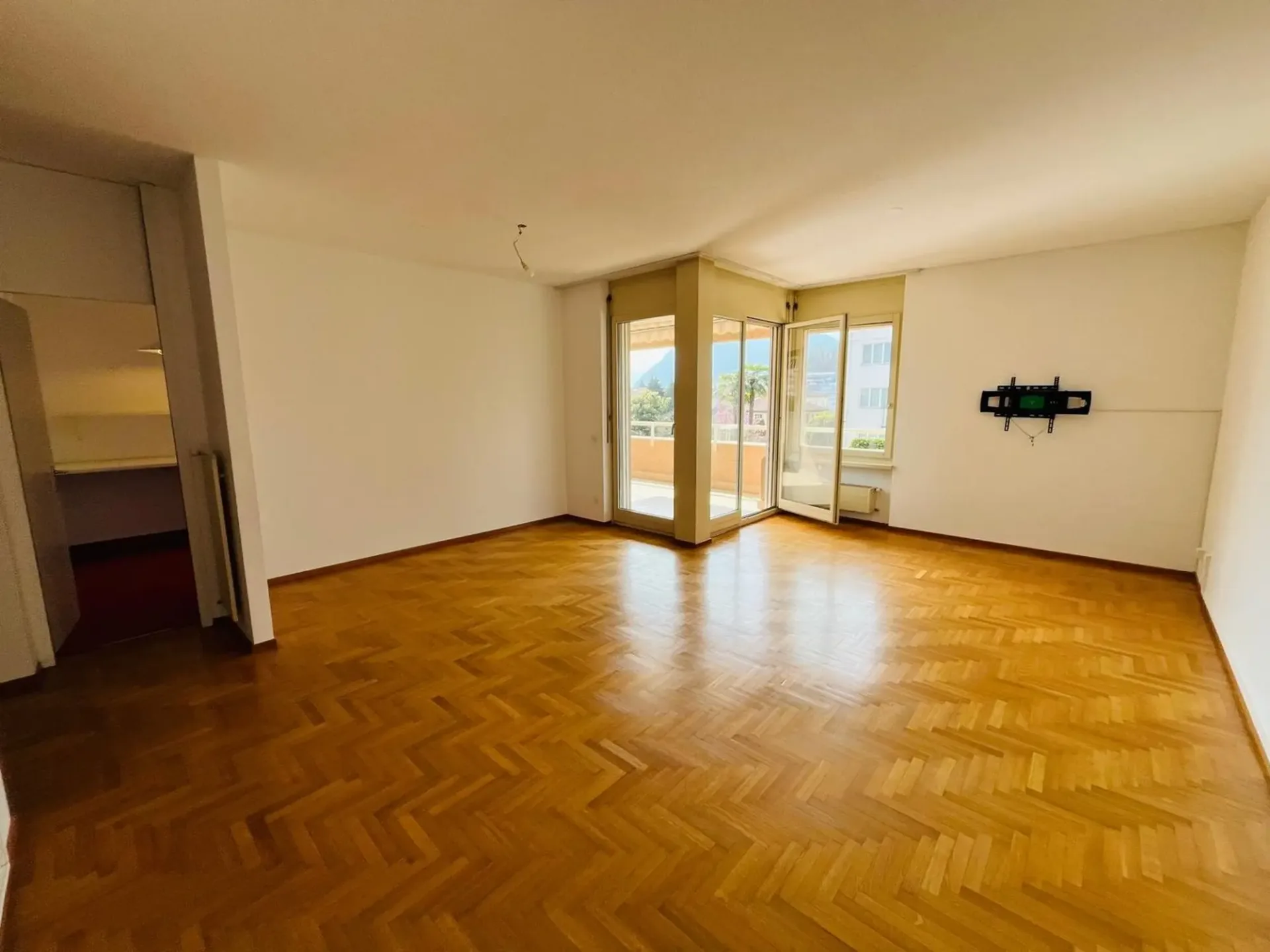 Appartement lumineux de 4,5 pièces avec garage double à Lugano
