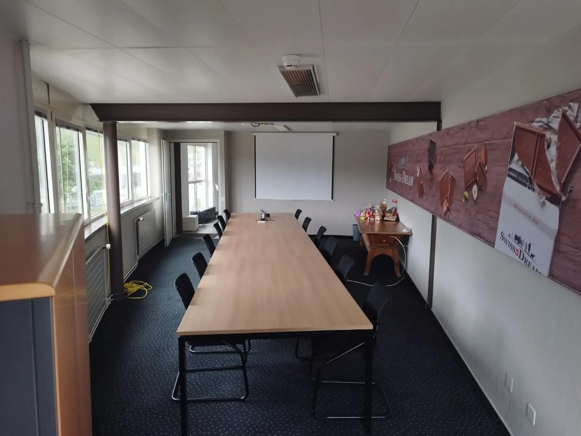 Büros von 210m2 im Erdgeschoss & 1. Stock mit 4 Parkplätzen