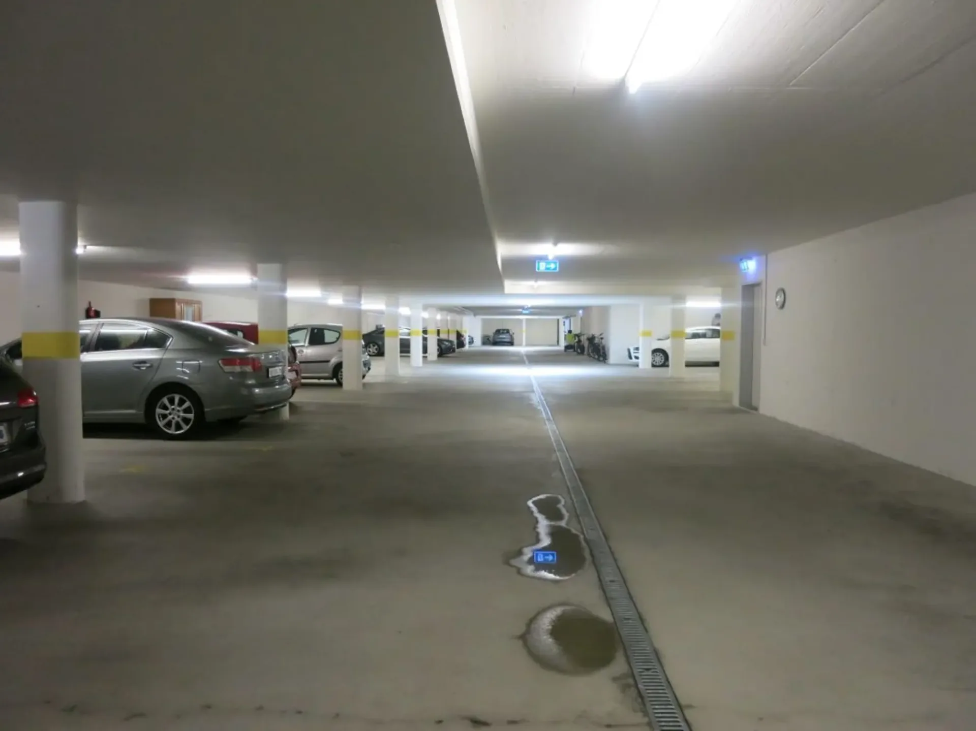 Einstellhallenplatz sowie diverse Aussenabstellplätze im Zentrum von Wildegg zu vermieten