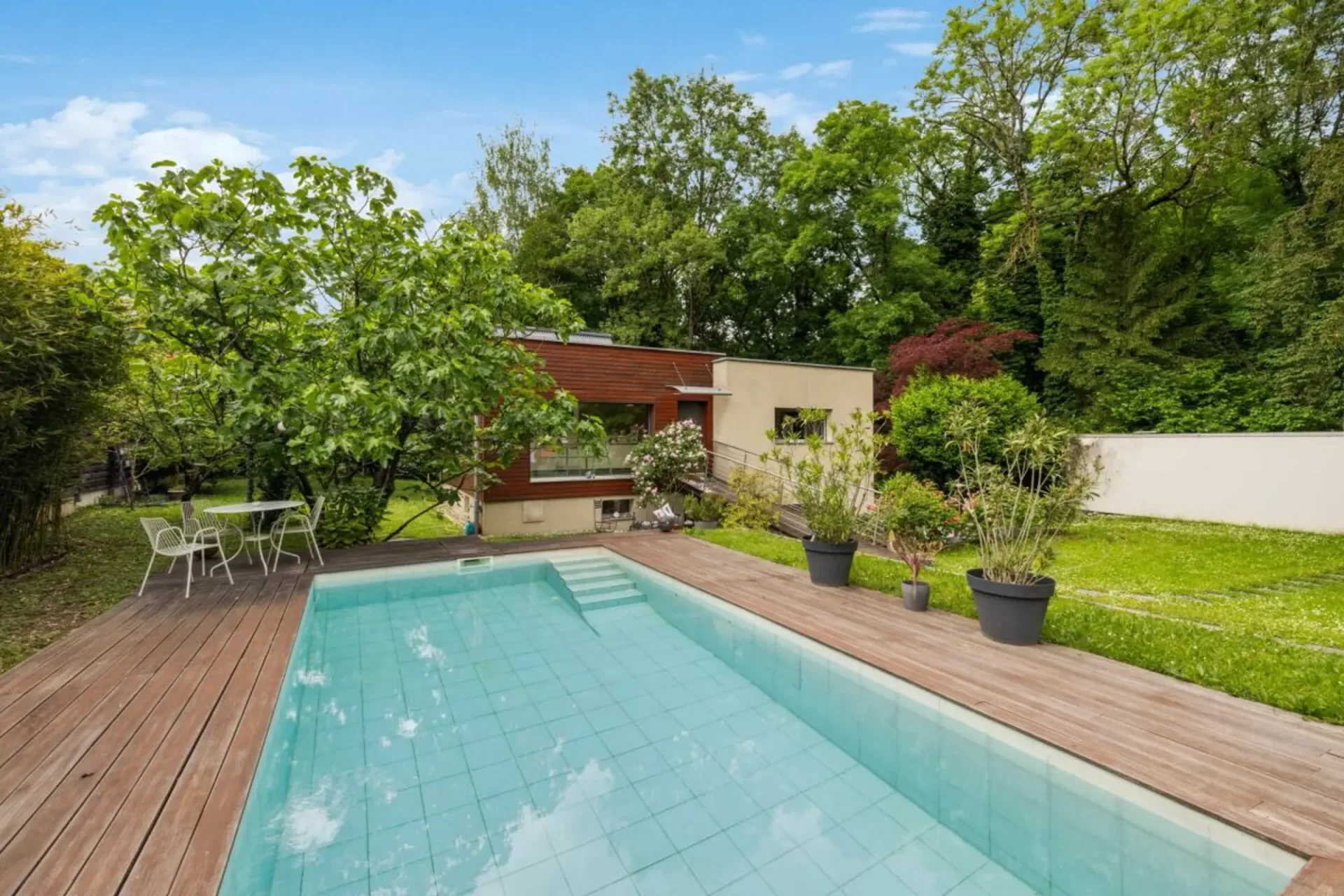Luxus und Natur zwei Schritte vom Zentrum entfernt - Privatvilla im modernen Stil in Grand-Lancy