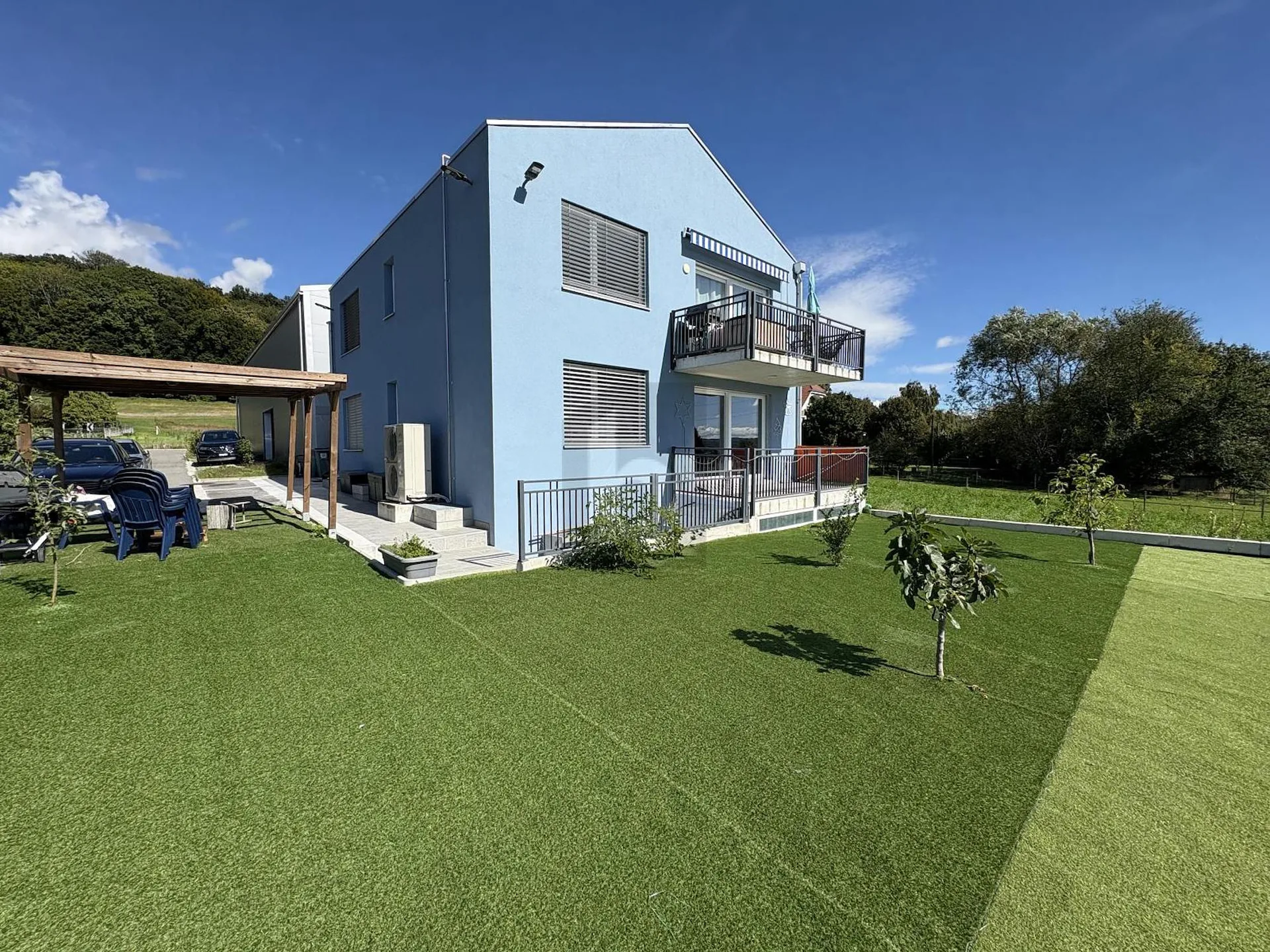 MODERN AN RUHIGER UND LÄNDLICHER LAGE