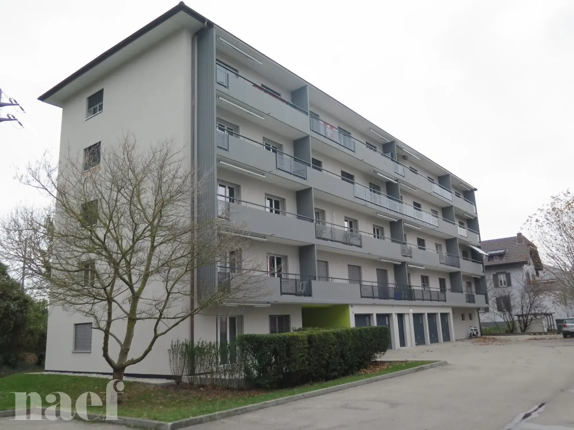 Appartement rénové de 4 pièces avec grand balcon
