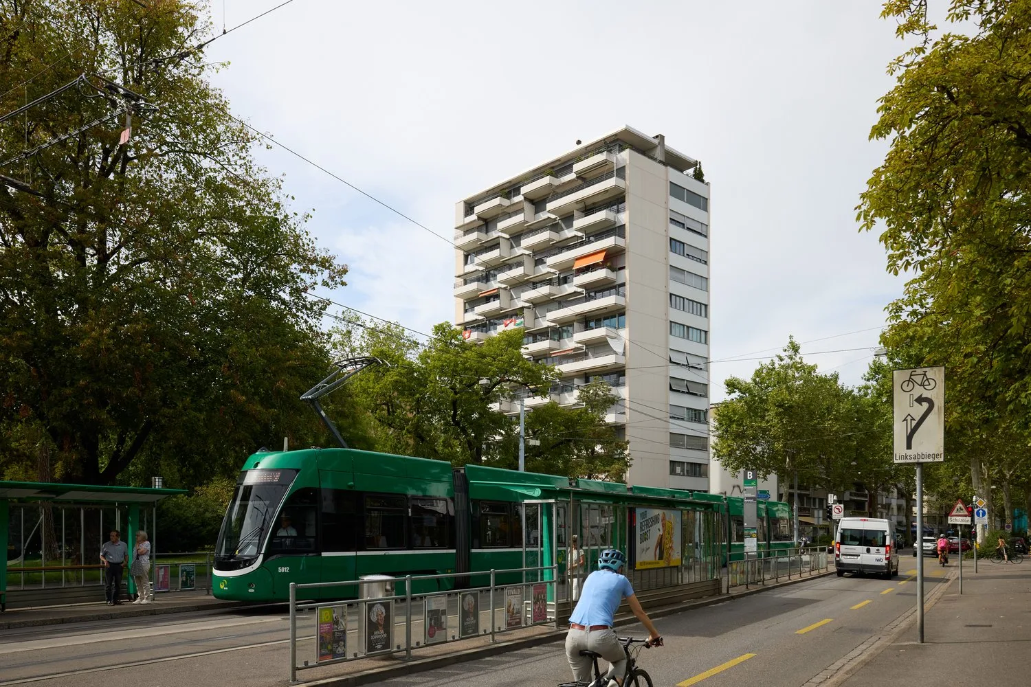 Central Living - high above Basel and with a wide view over the Schützenmattpark