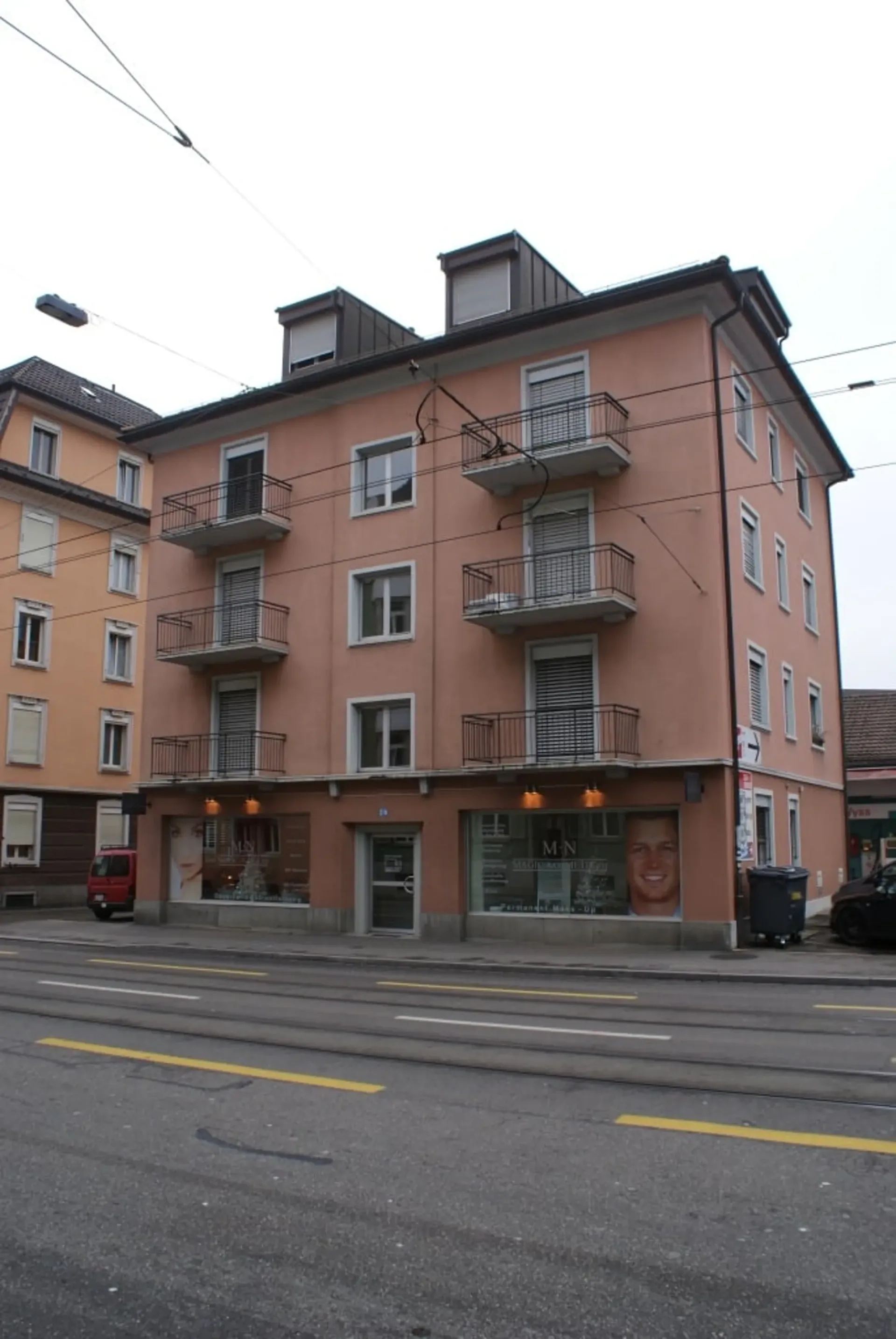 Appartamento 1 camera luminoso con balcone su Birmensdorferstrasse a Zurigo