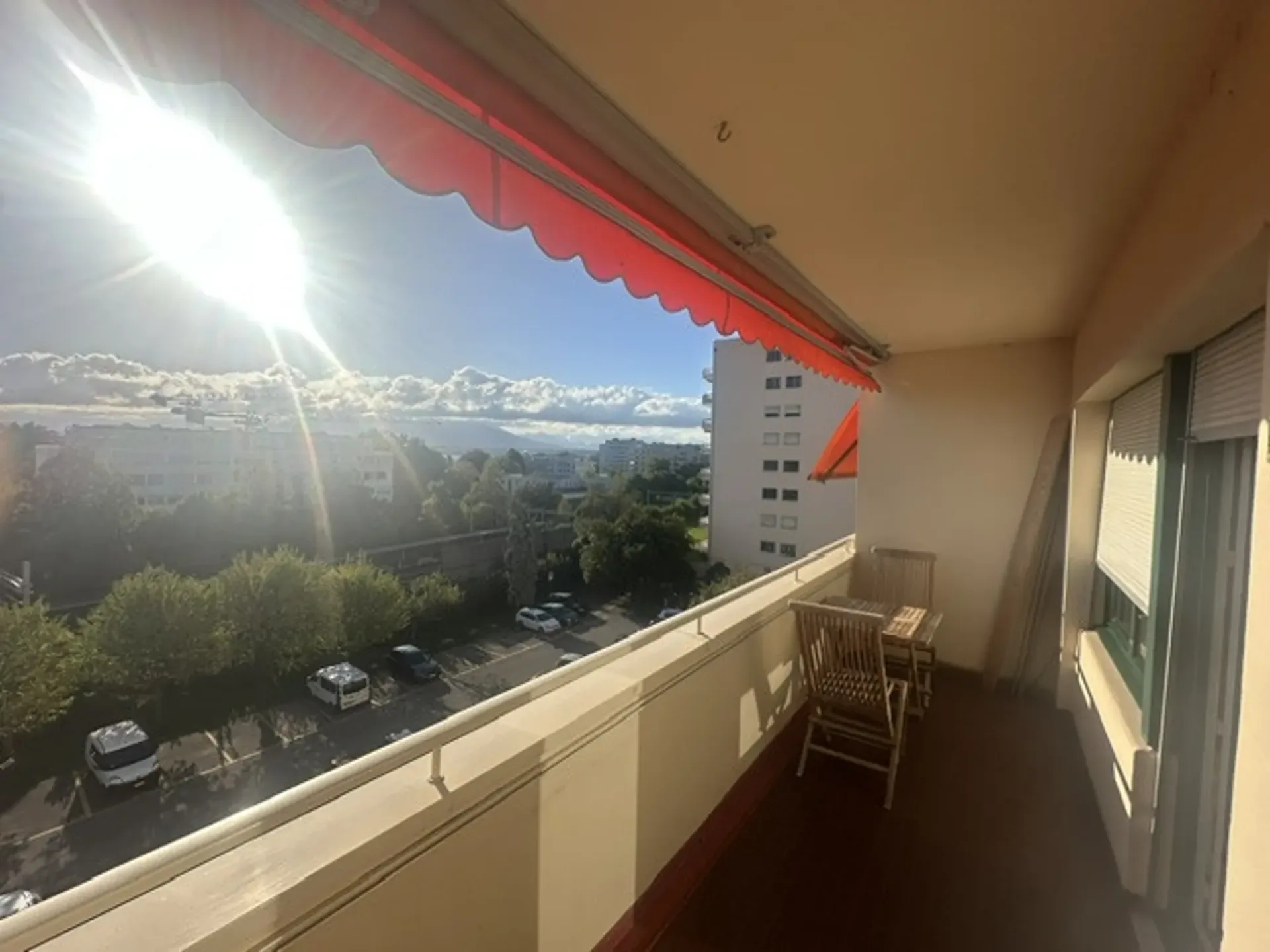 Helles Durchgangswohnung, Blick auf die Alpen und den See