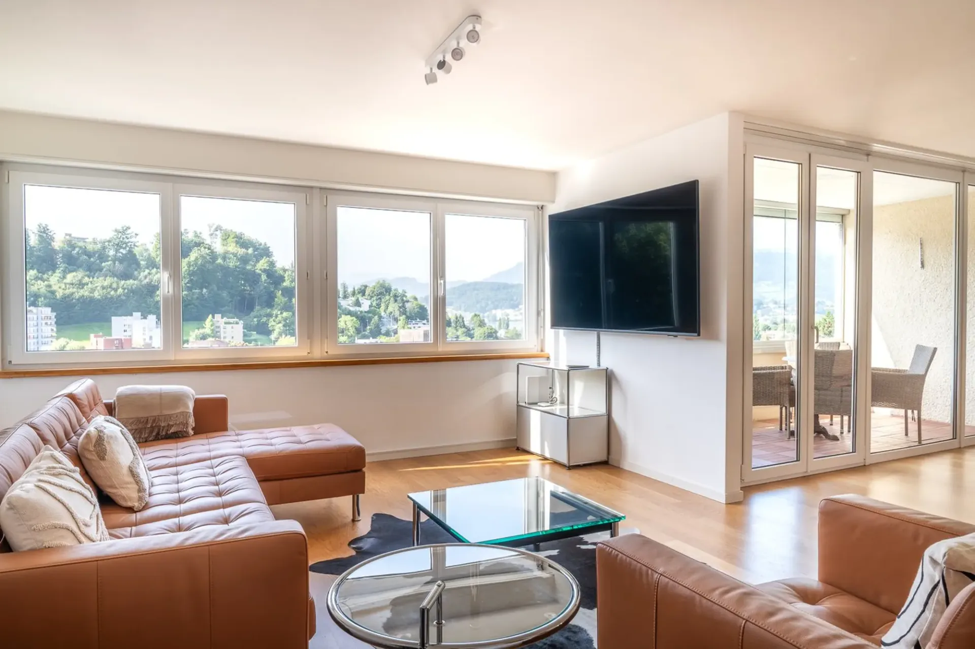 Modern 4.5-room apartment with mountain and lake view in Lucerne