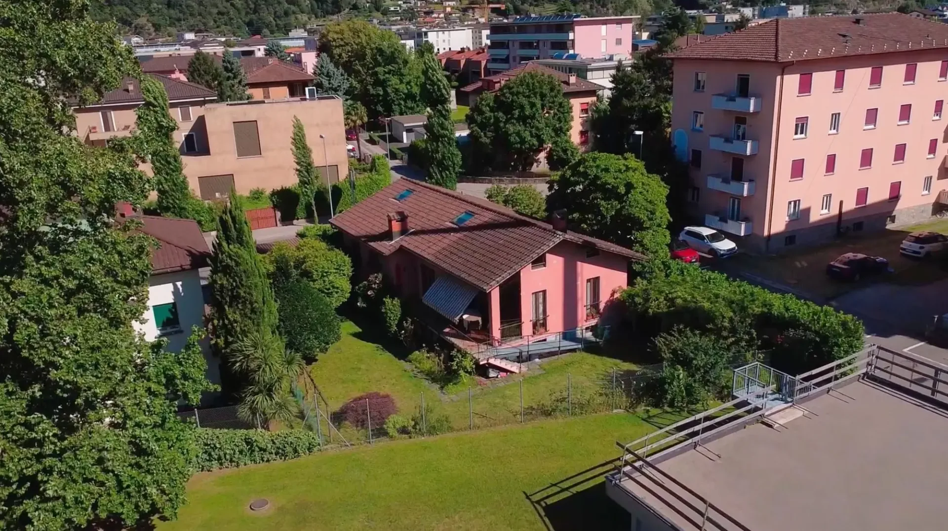 Einfamilienhaus mit Garten im Zentrum von Bellinzona – grosses Entwicklungspotenzial