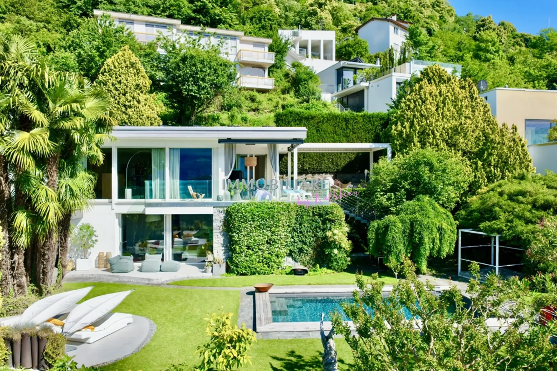 Elevated Living: Villa, traumhaft ruhig gelegen, hochwertig saniert