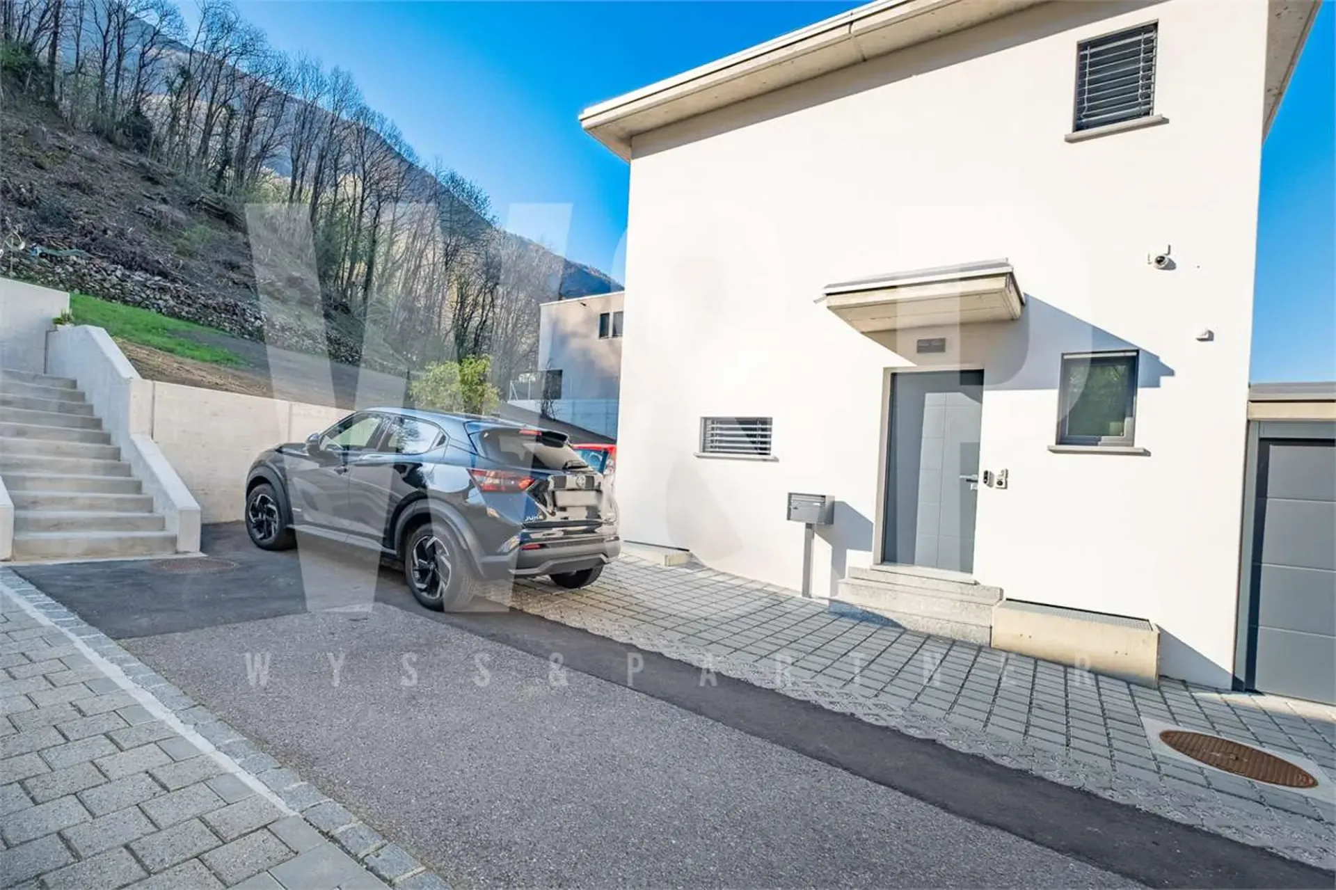 Sant'Antonino - Letztes modernes Einfamilienhaus in sonniger Lage